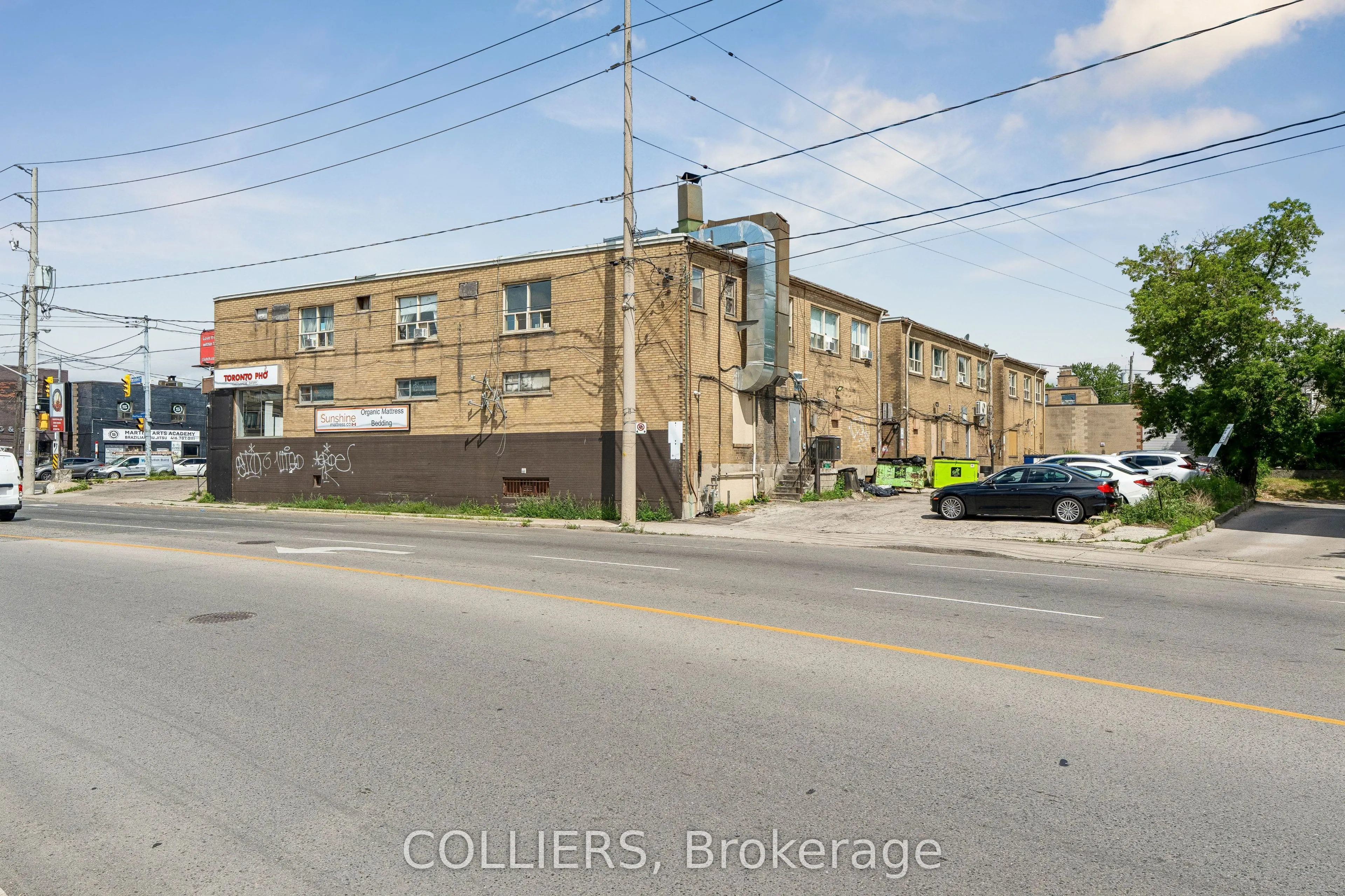 2473 Dufferin Street