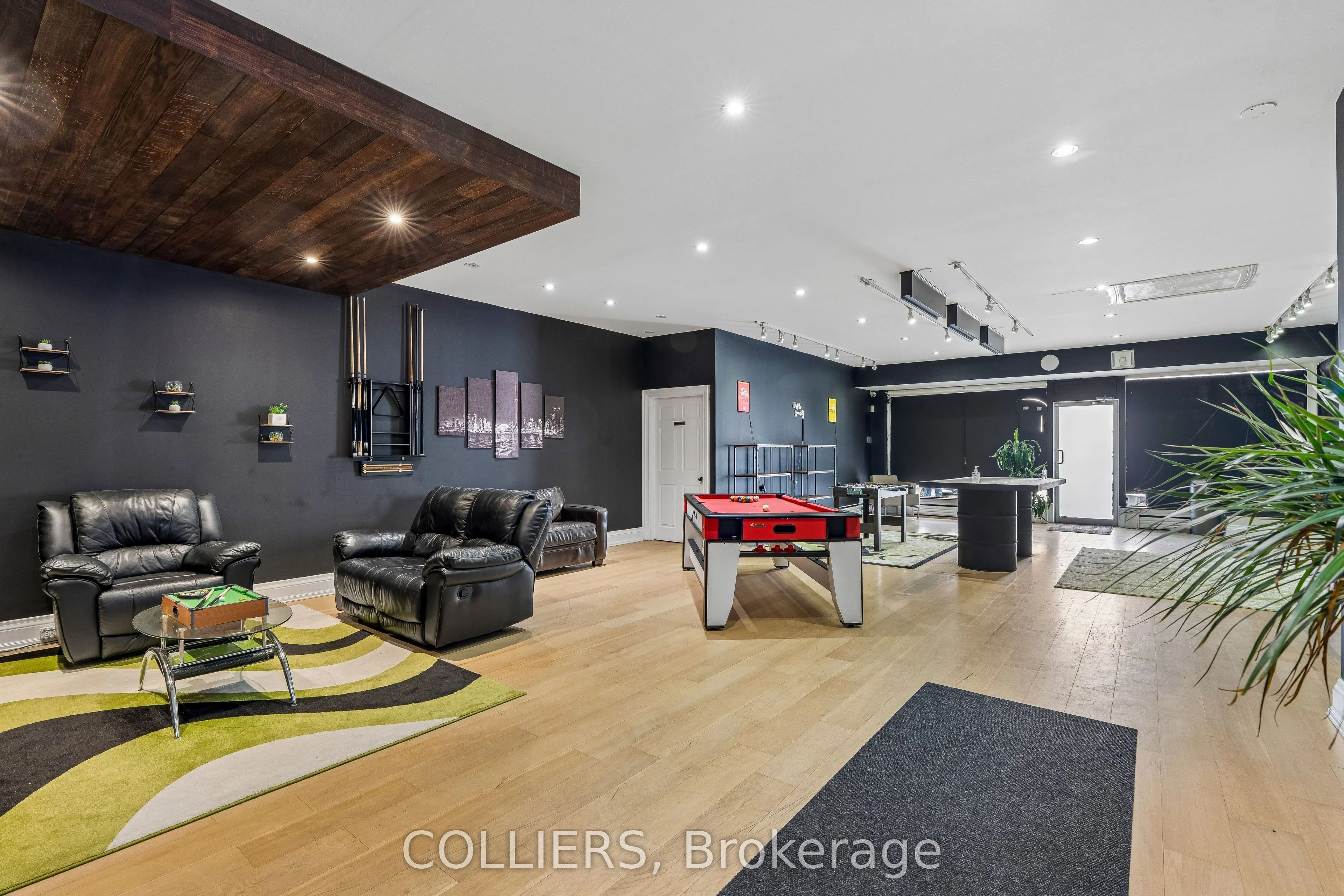 2473 Dufferin Street