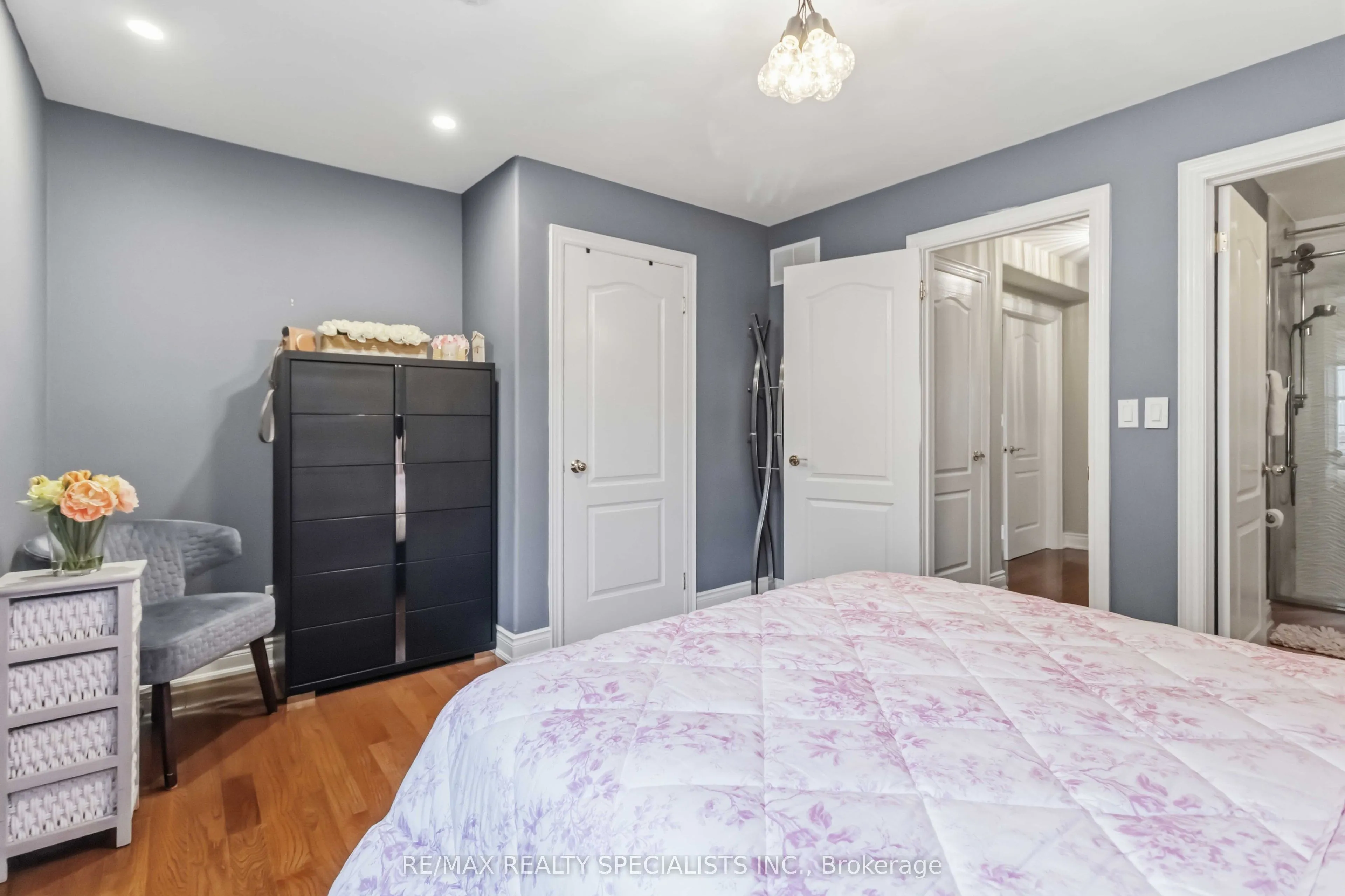 593 Renshaw Court