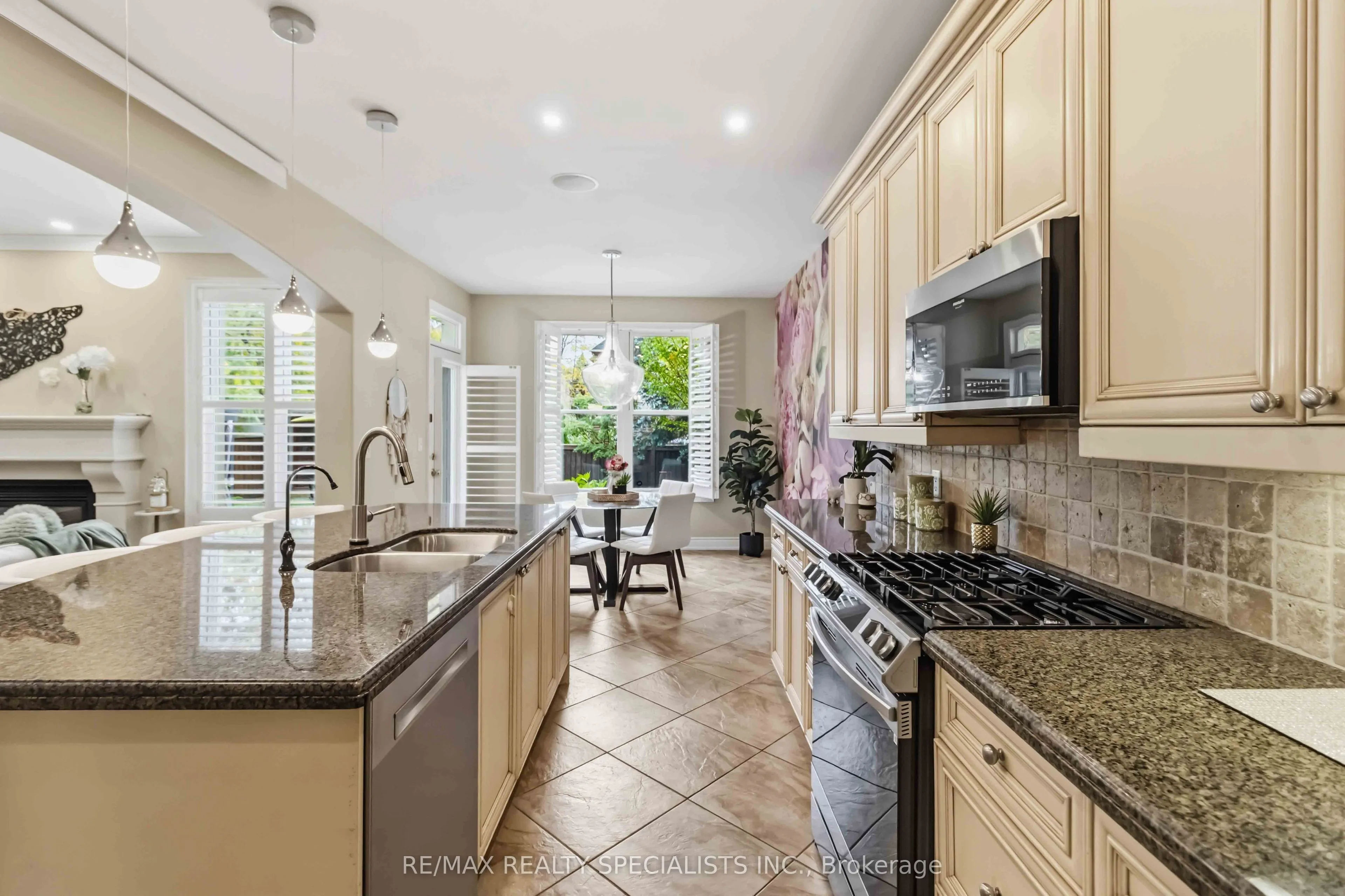 593 Renshaw Court