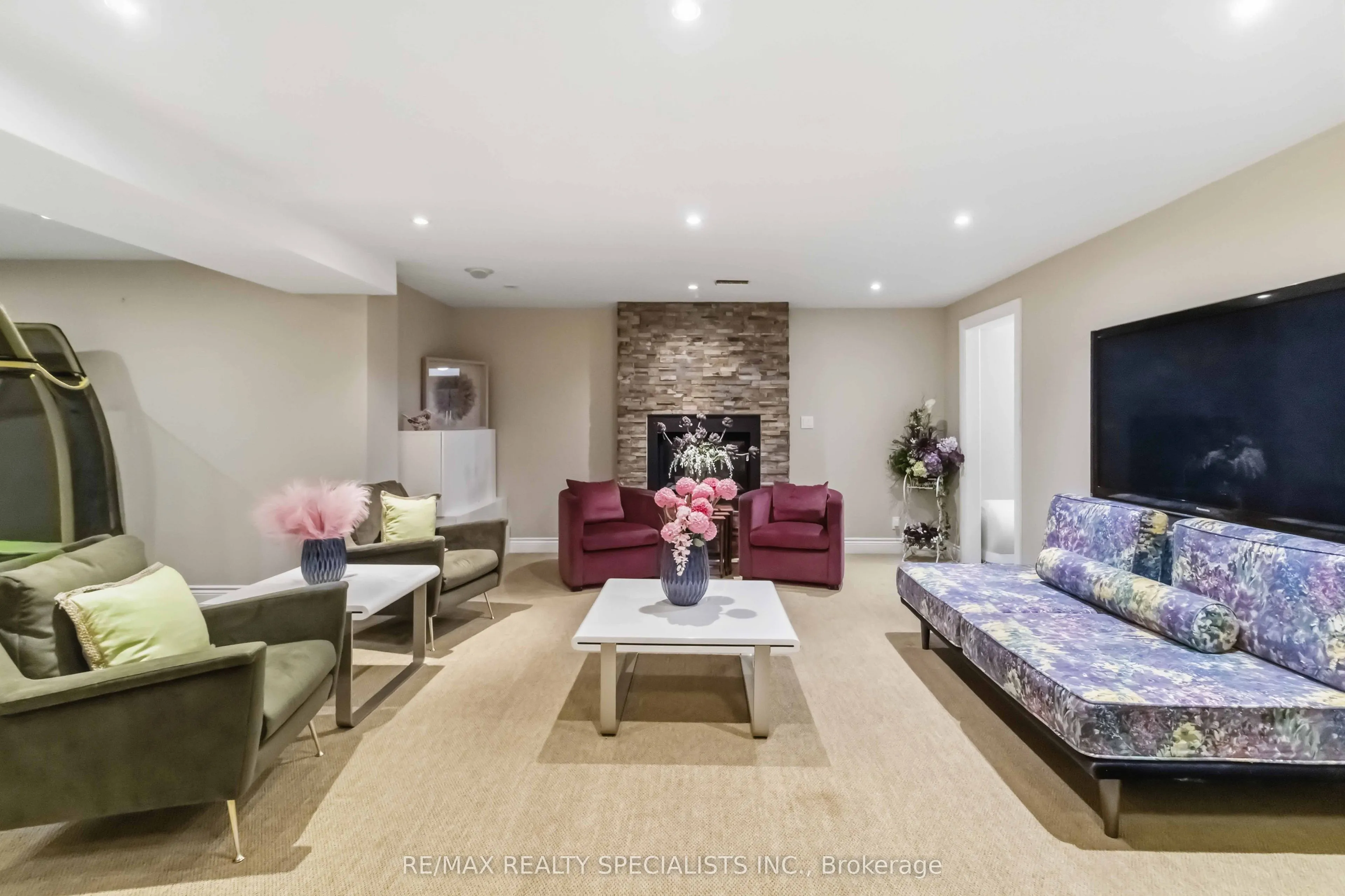 593 Renshaw Court