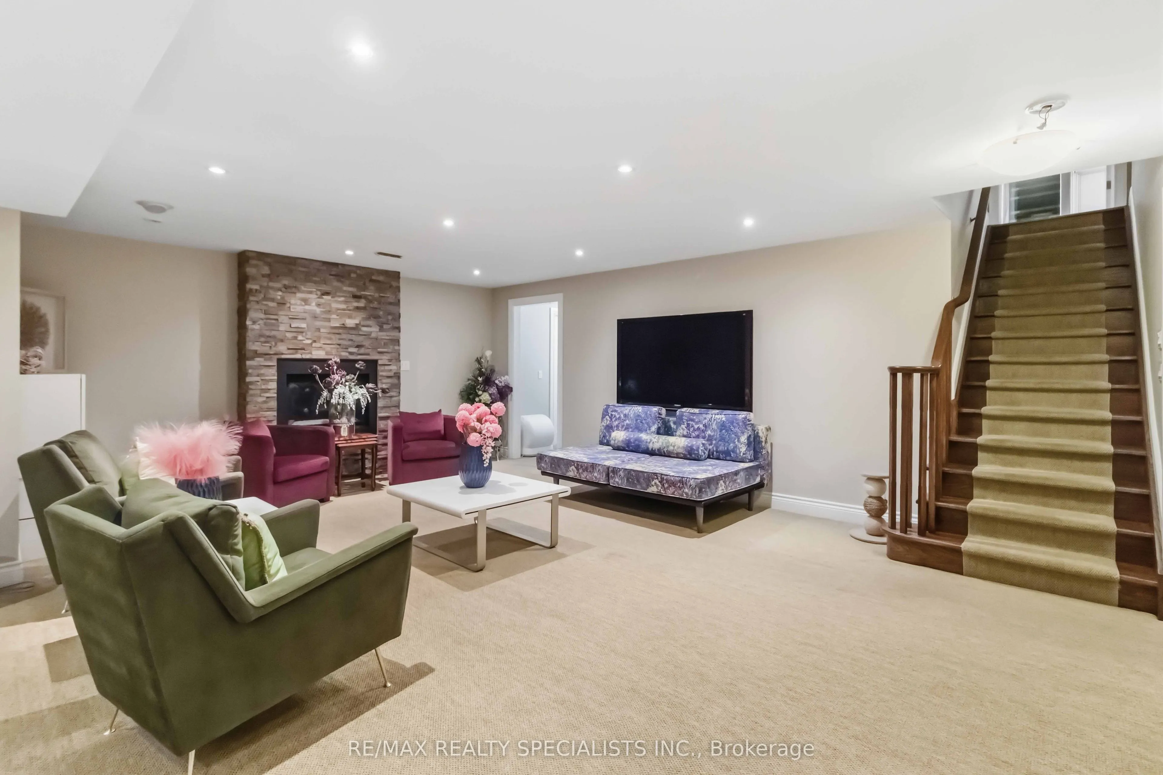 593 Renshaw Court