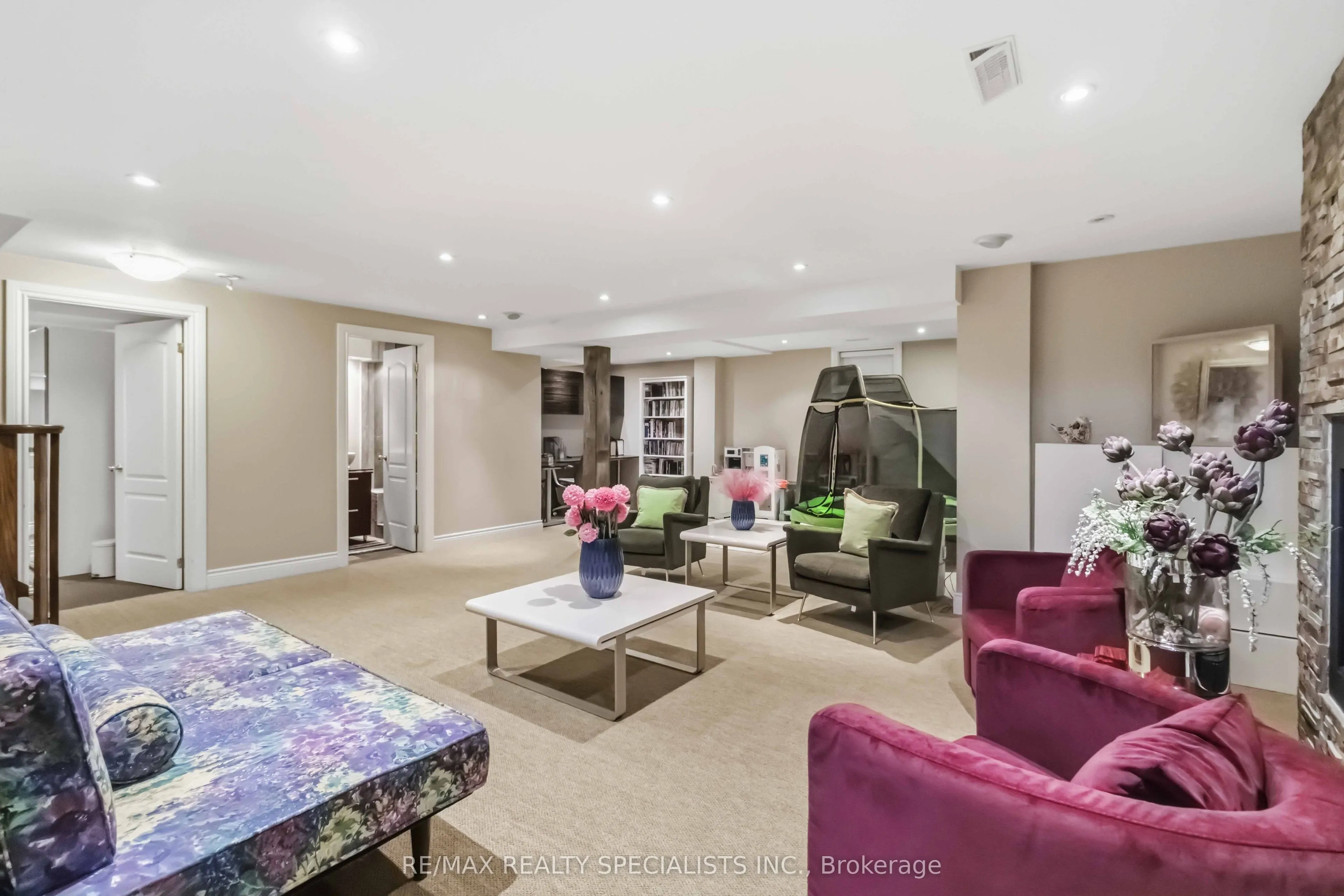593 Renshaw Court