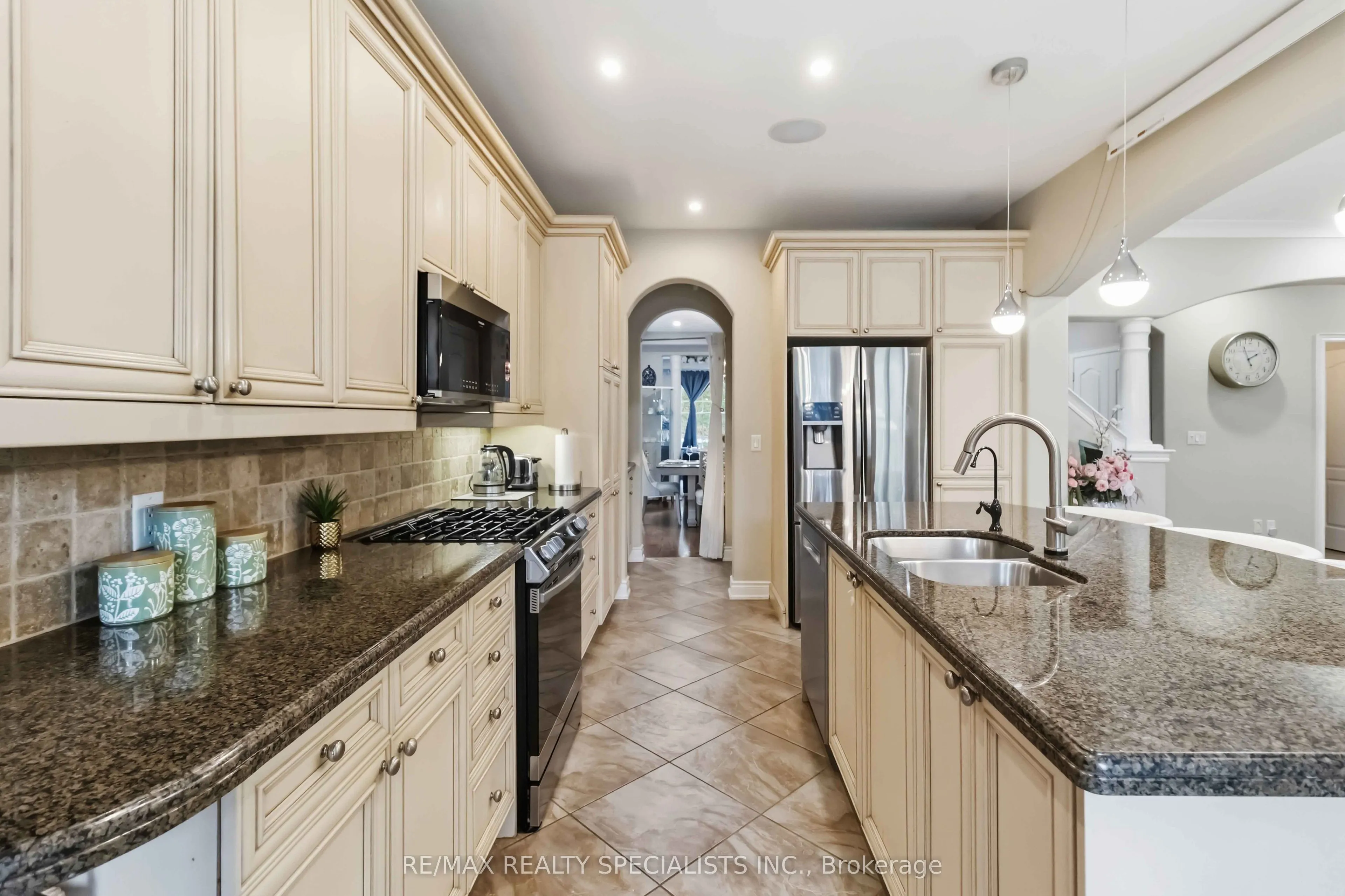 593 Renshaw Court