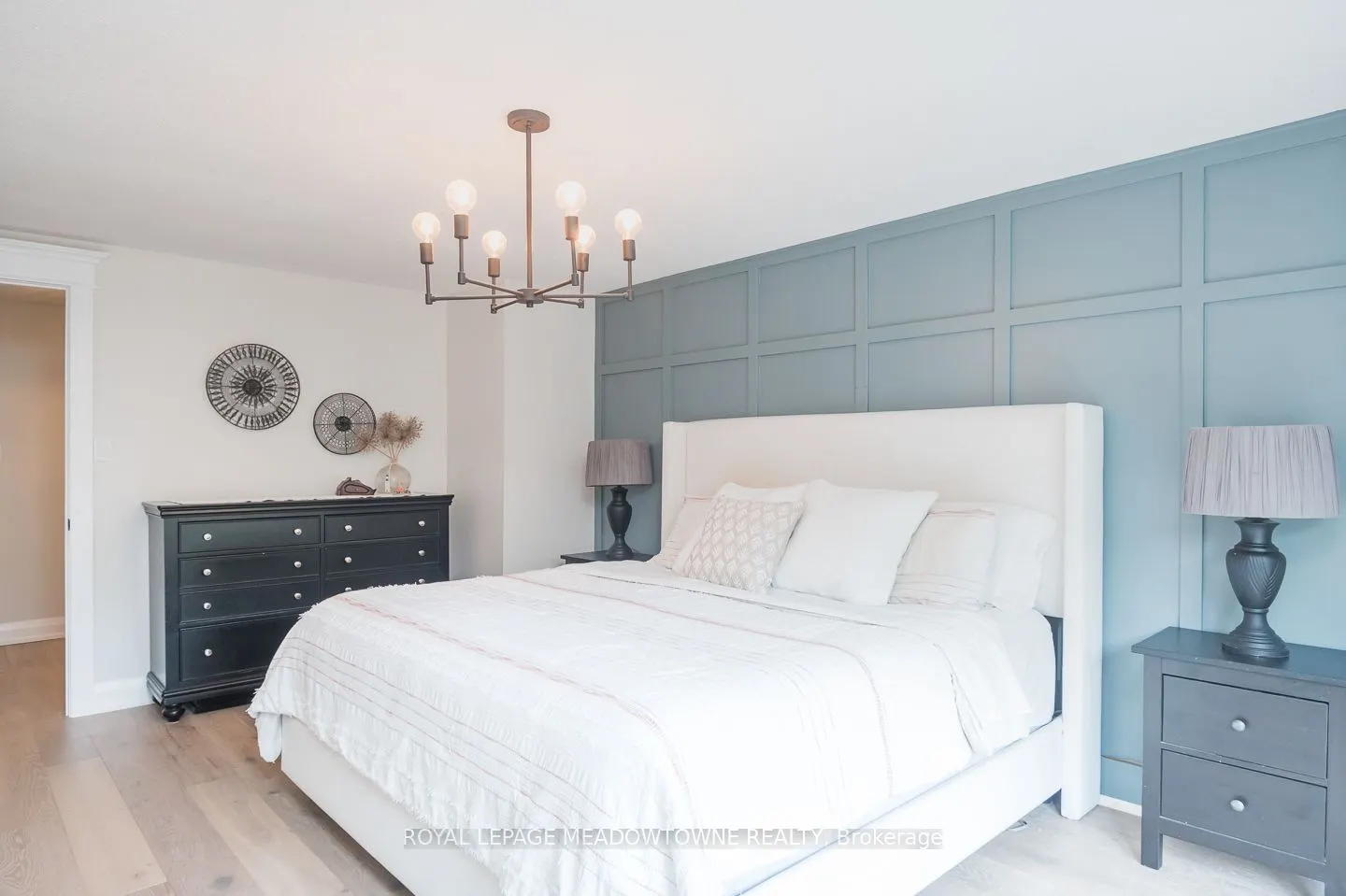823 Laurier Avenue