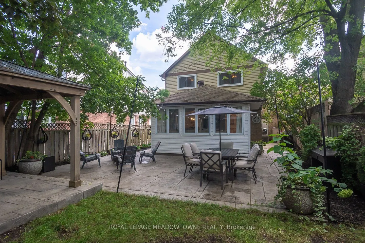 823 Laurier Avenue