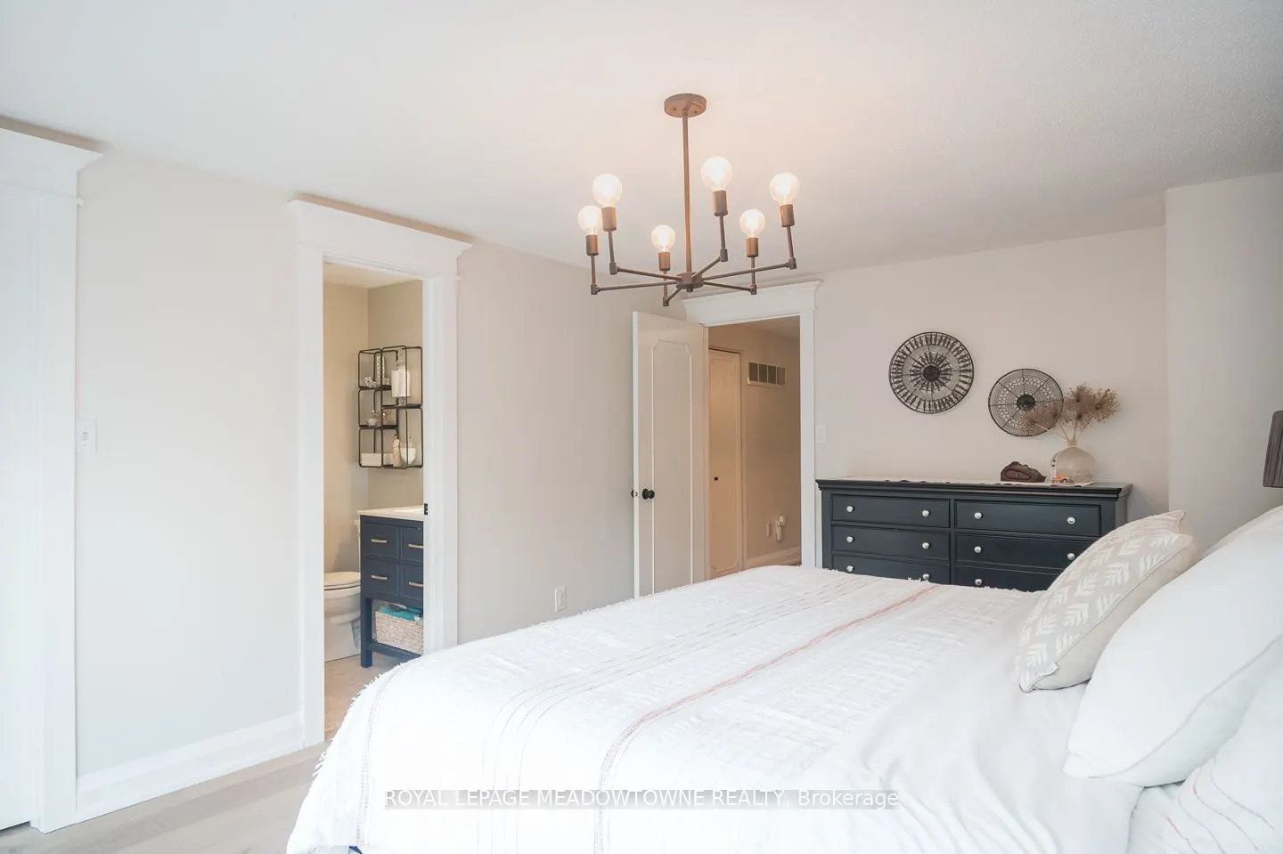 823 Laurier Avenue