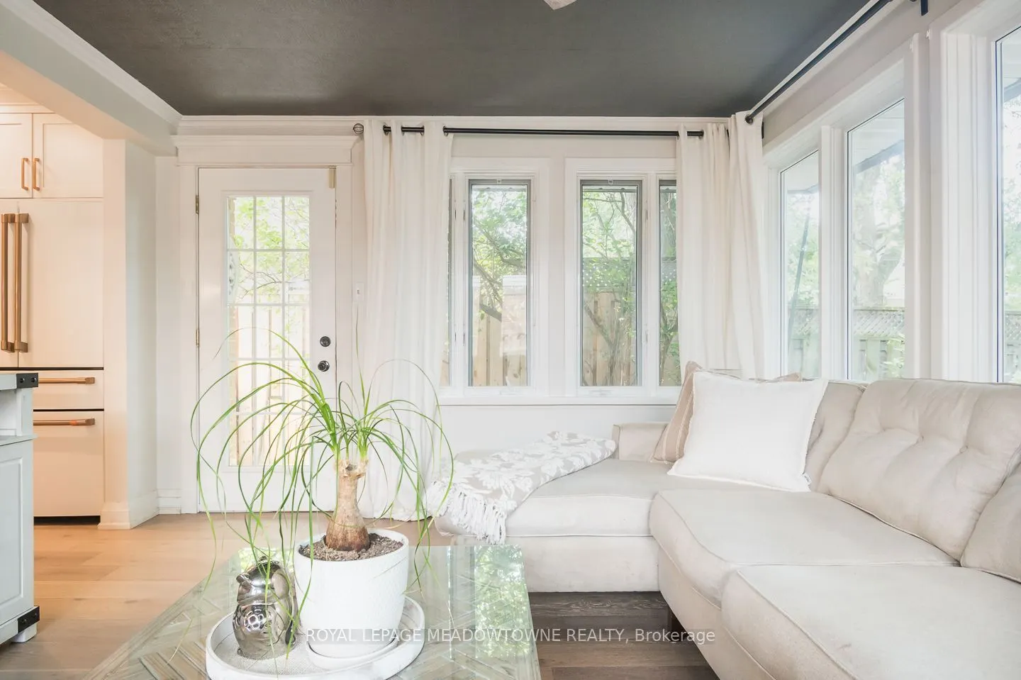 823 Laurier Avenue
