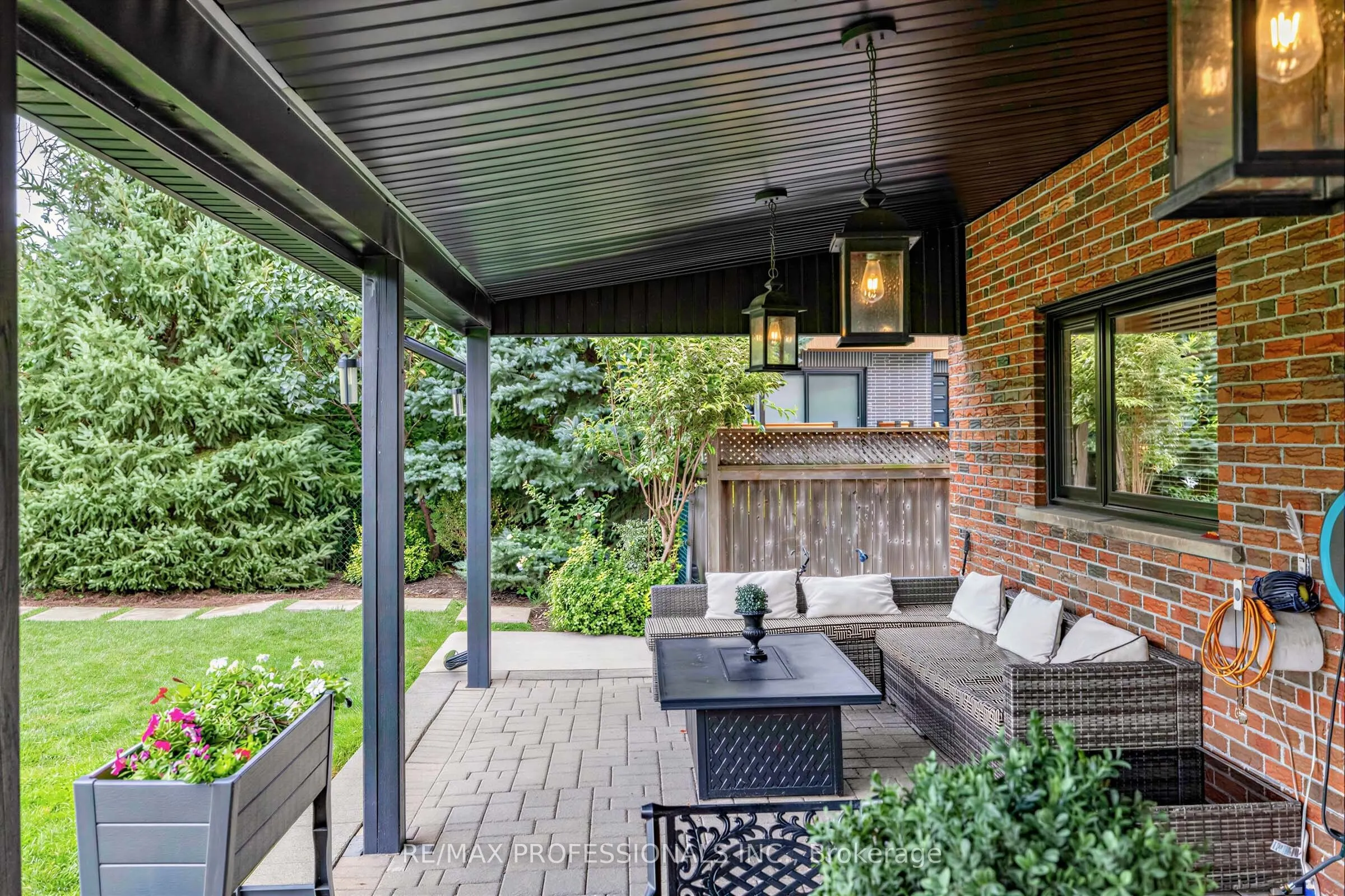 182 Gracefield Avenue