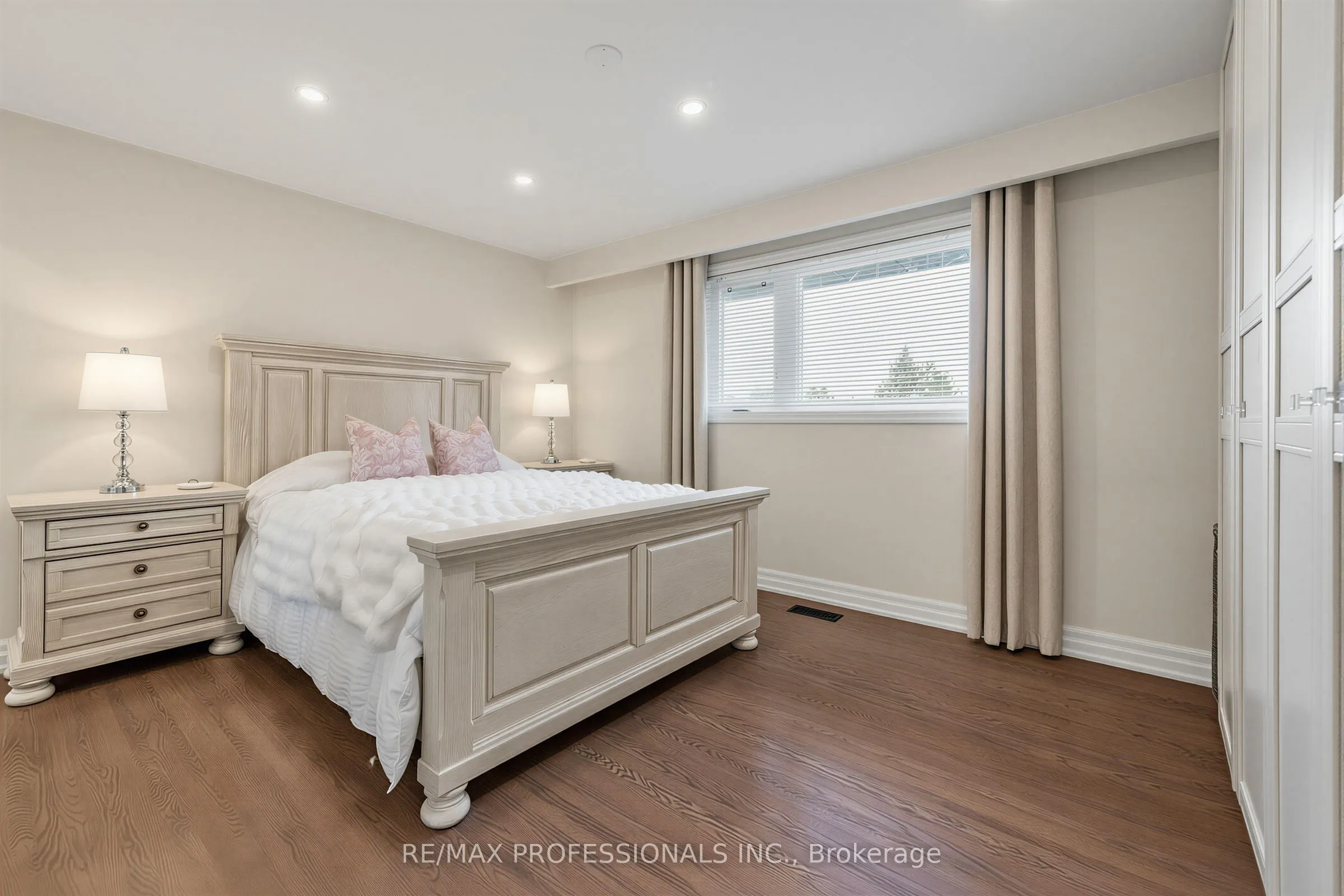 182 Gracefield Avenue