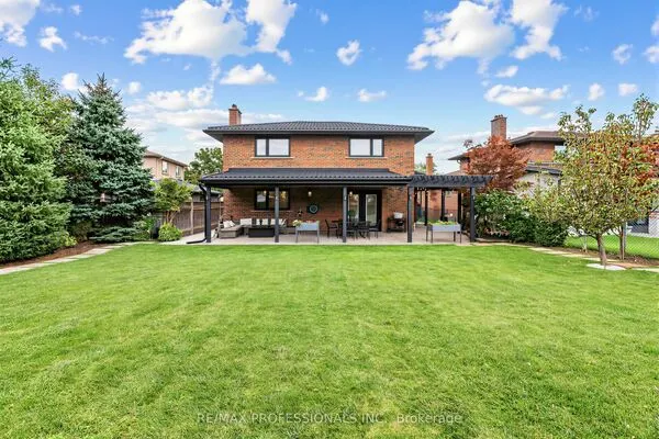 182 Gracefield Avenue