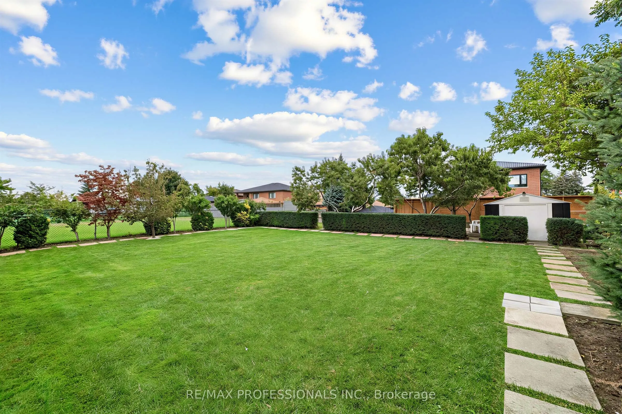 182 Gracefield Avenue