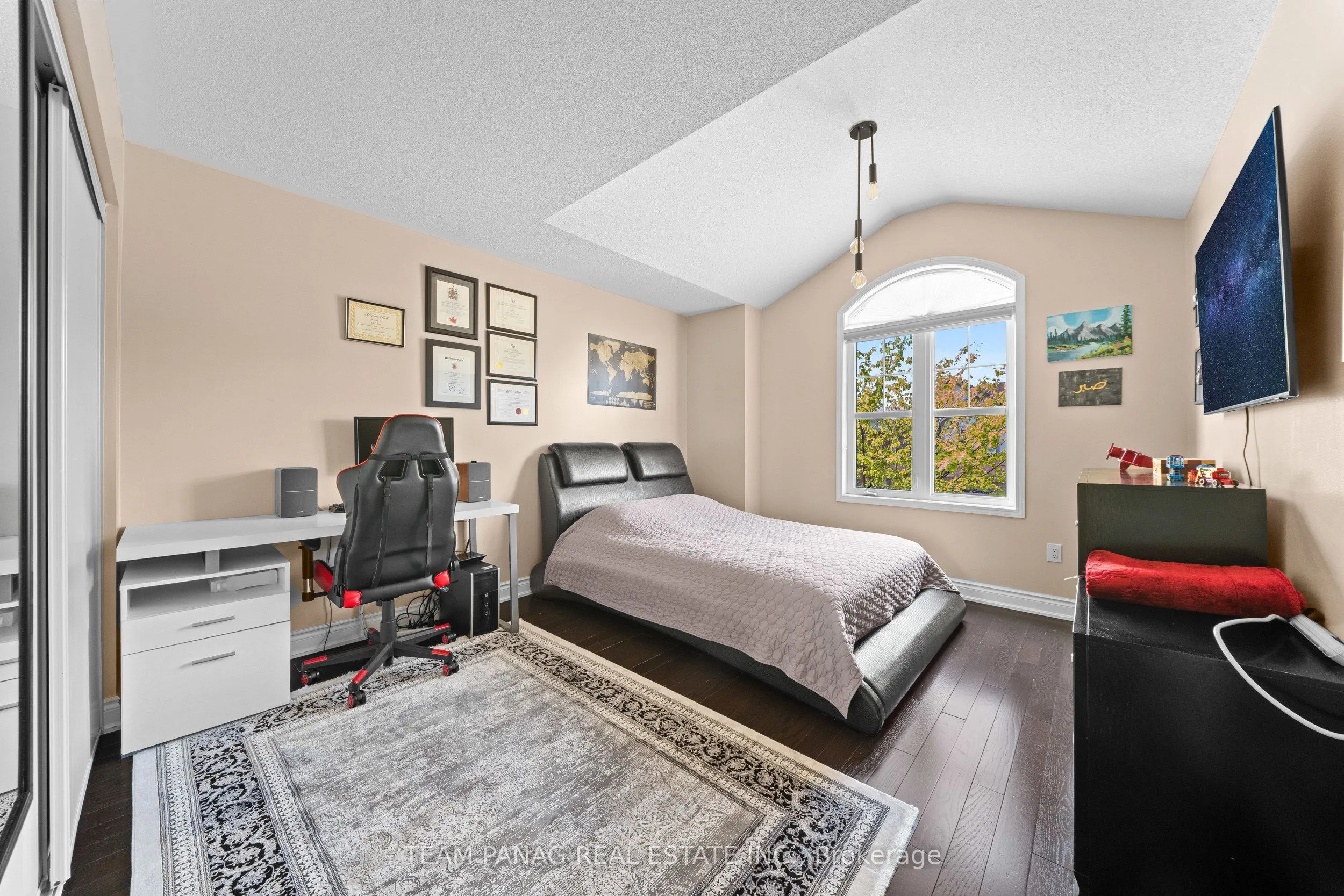 13 Seafair Crescent