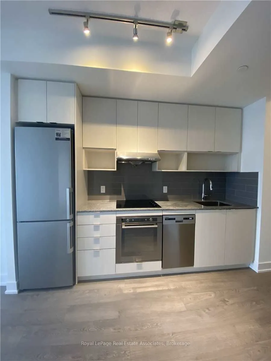7 Mabelle Avenue #1005