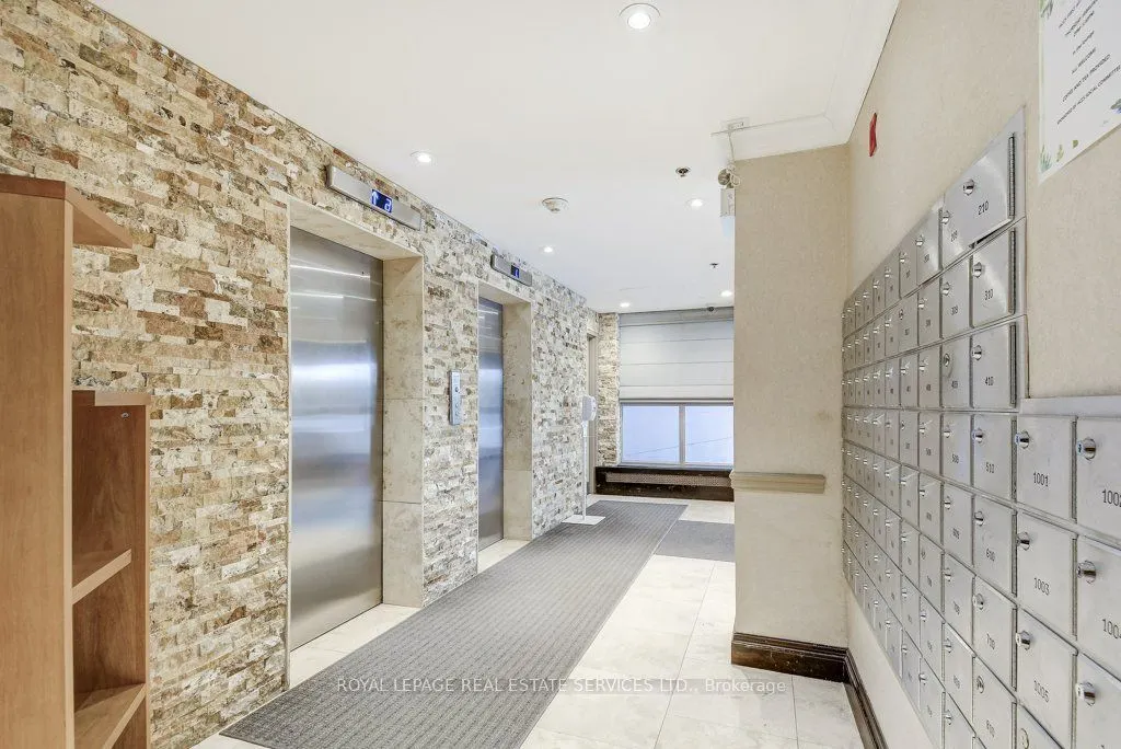 212 Kerr Street #404