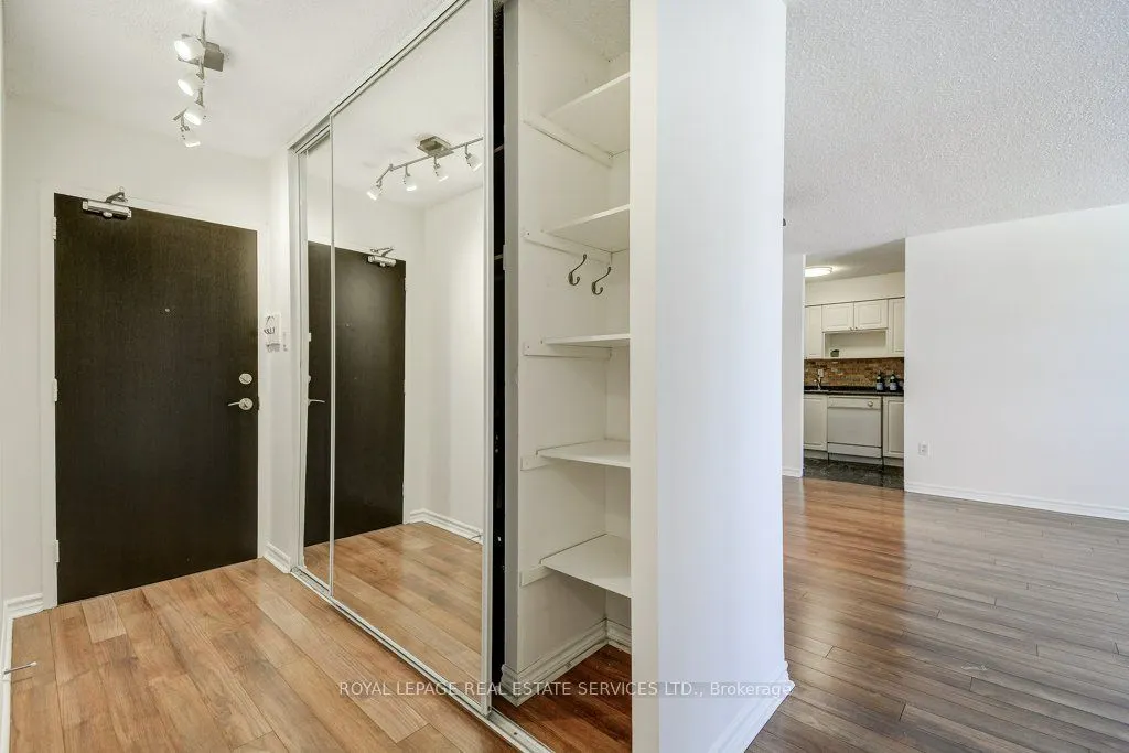 212 Kerr Street #404