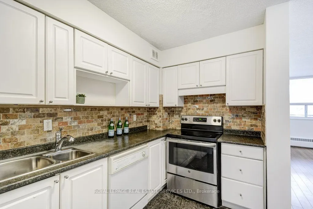 212 Kerr Street #404