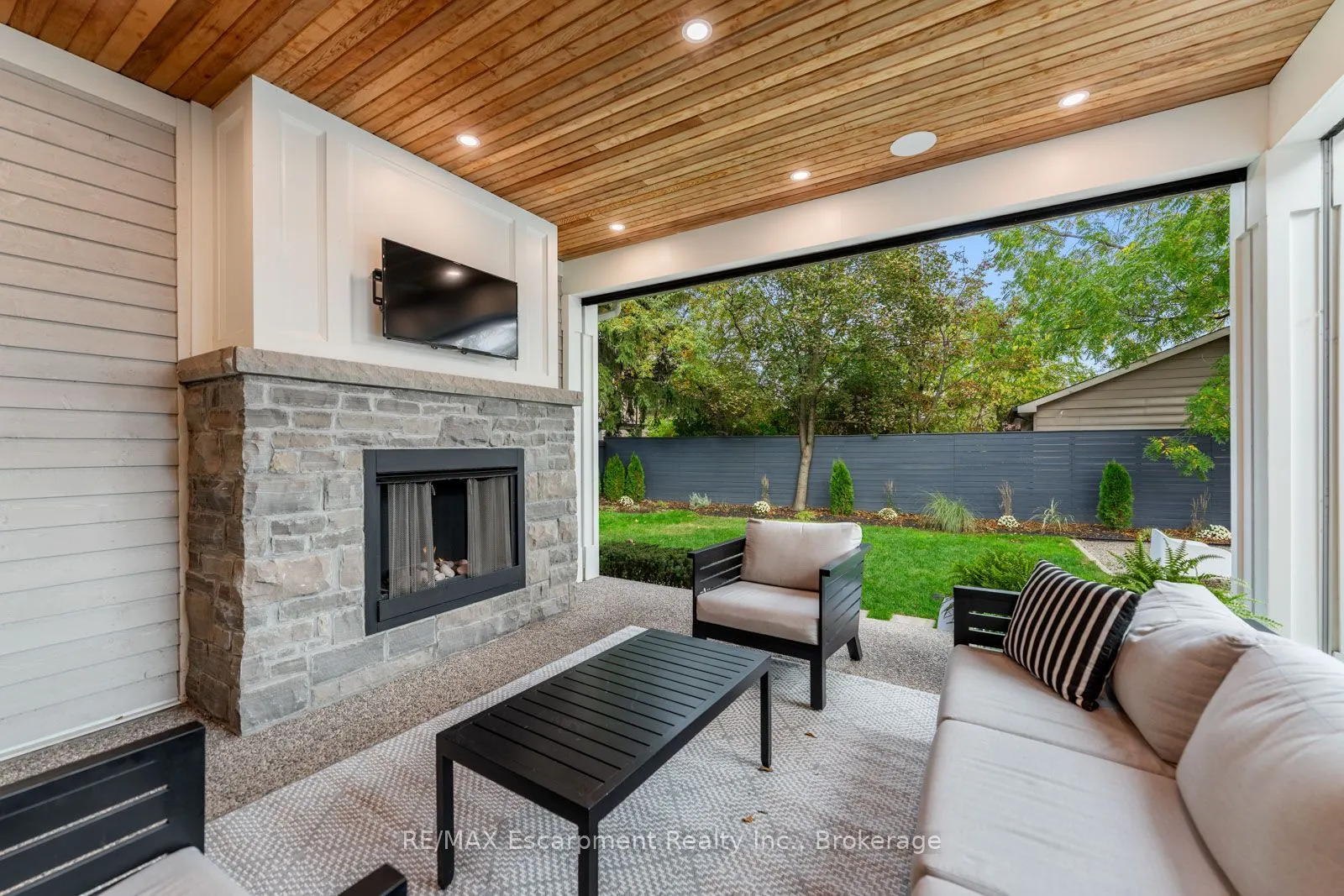 1394 WAVERLY Avenue