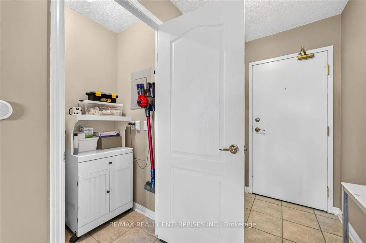 1150 Parkwest Place #403