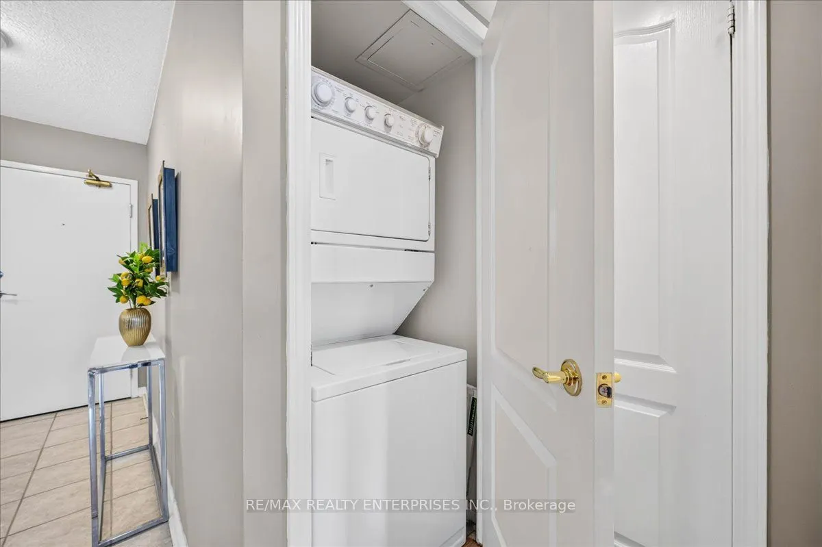 1150 Parkwest Place #403