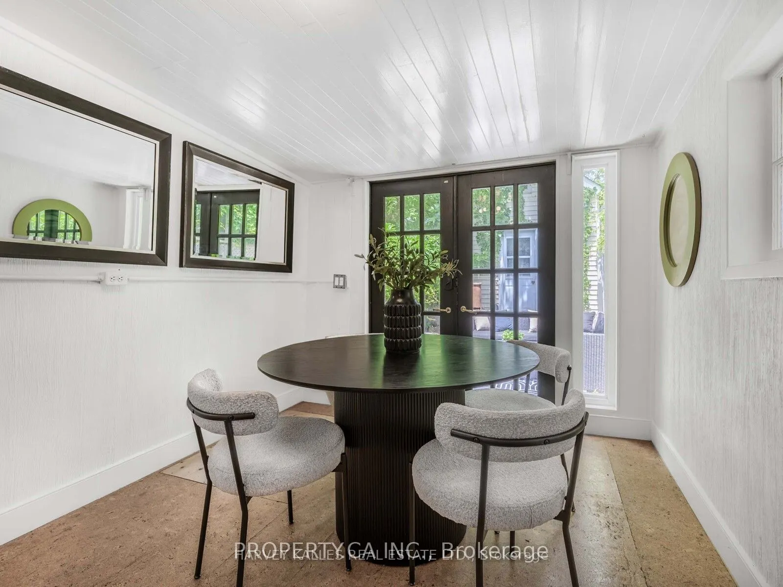 18 Saunders Avenue