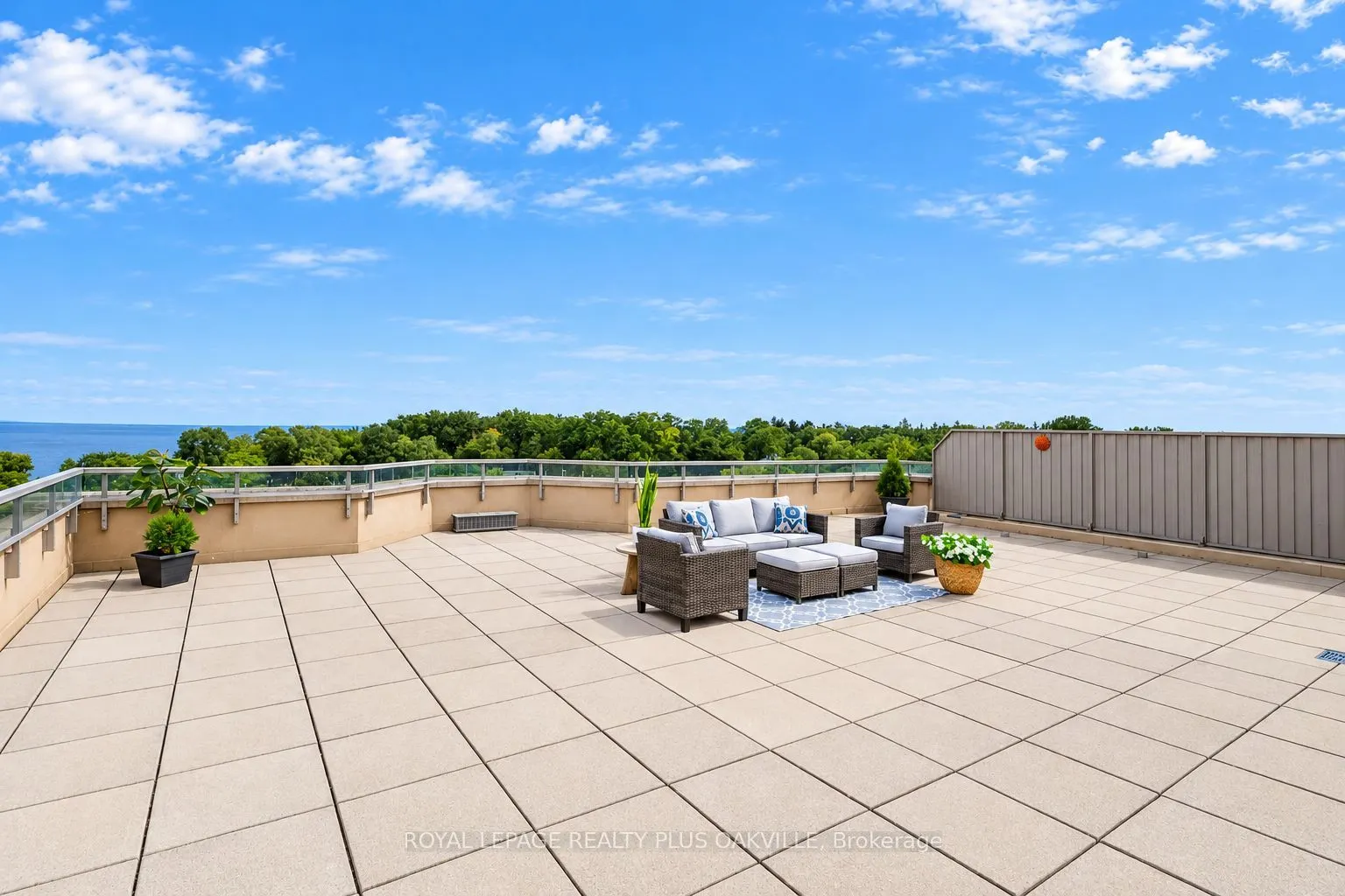 2511 Lakeshore Road W #712