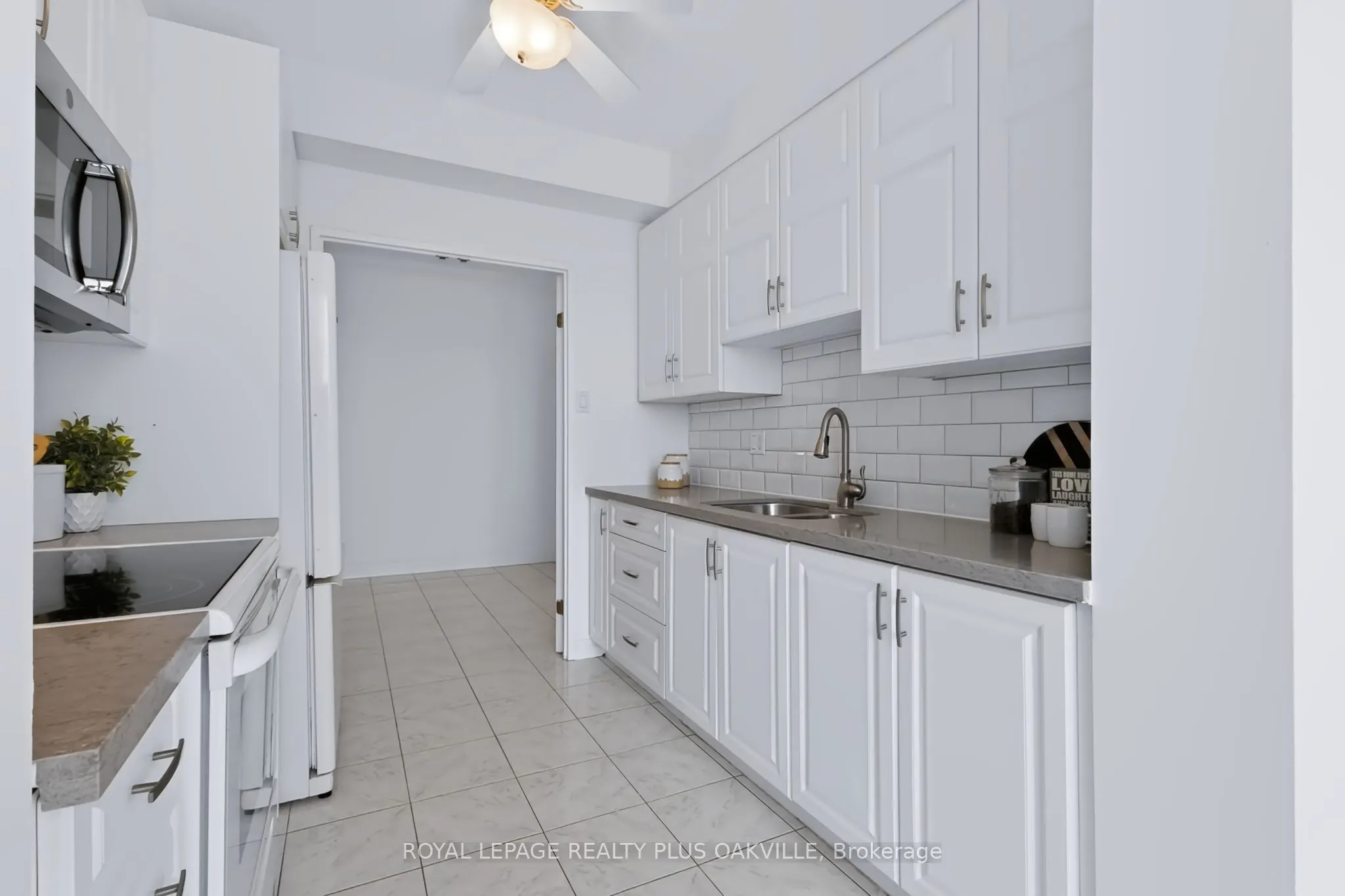 2511 Lakeshore Road W #712