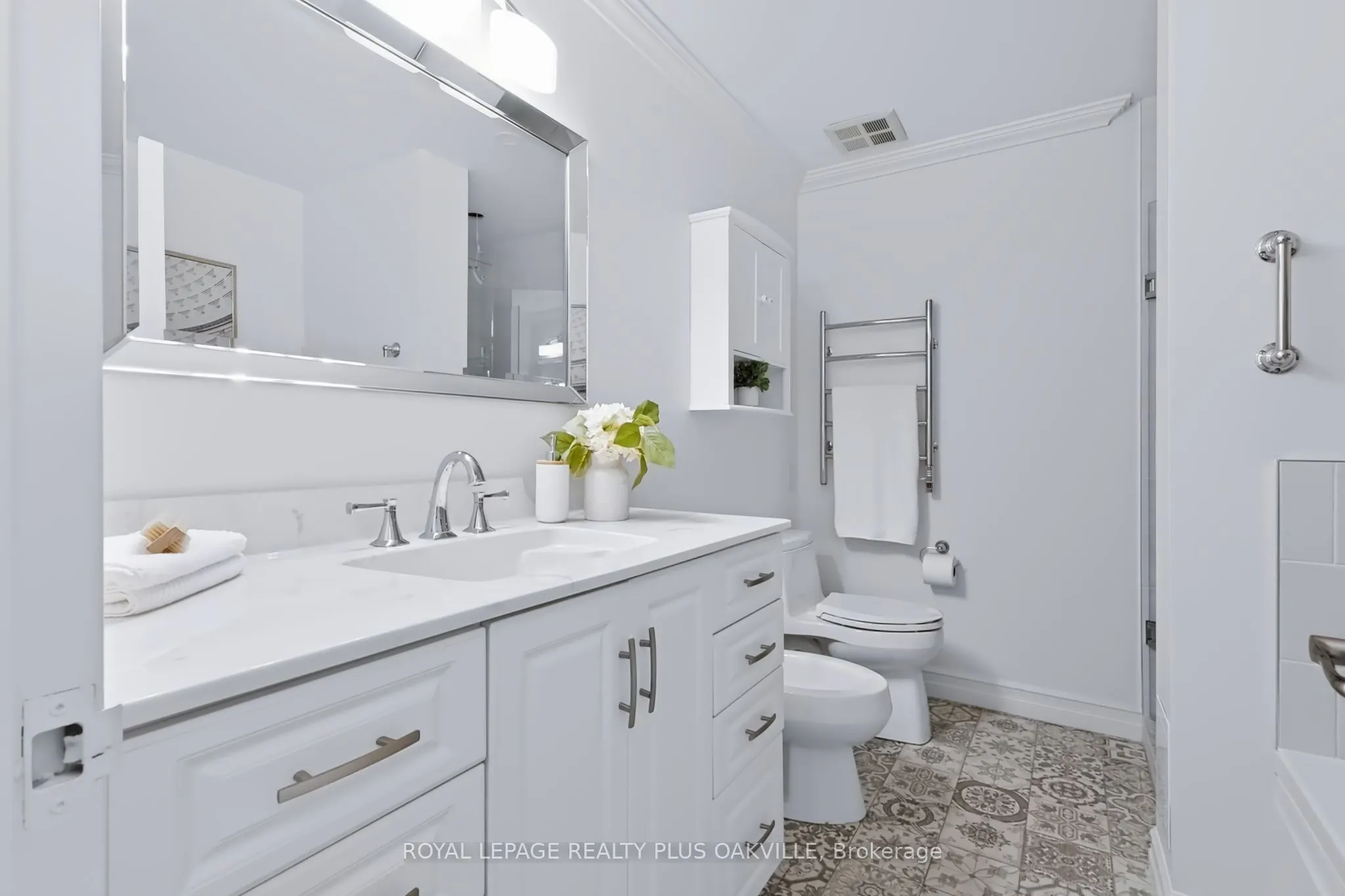 2511 Lakeshore Road W #712