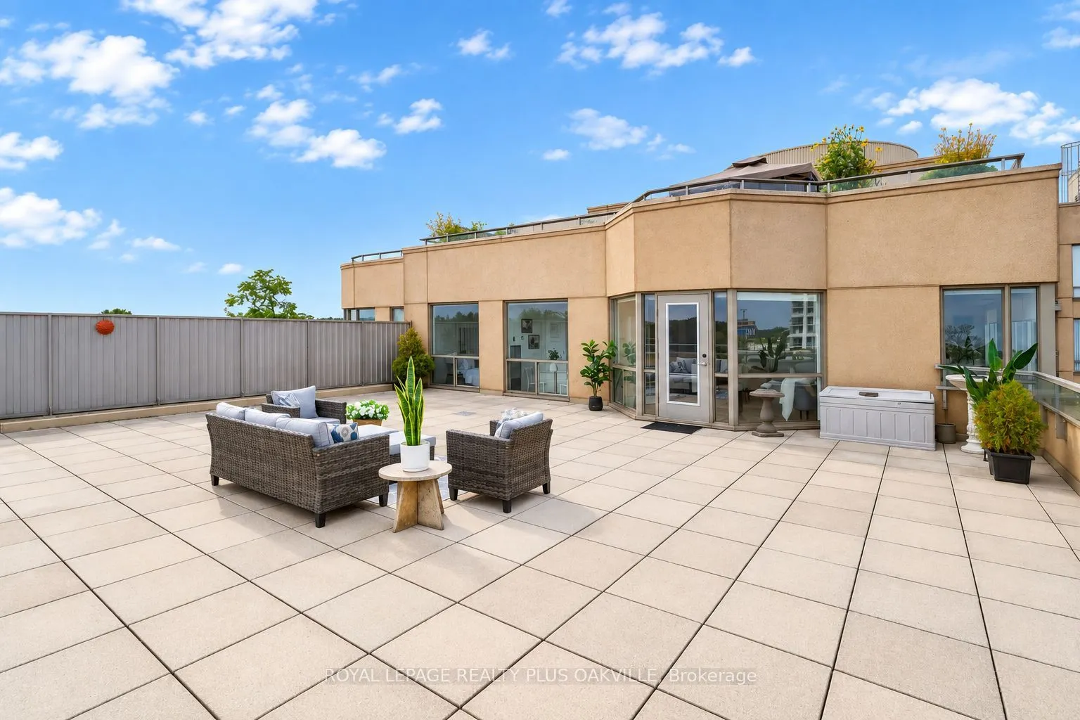2511 Lakeshore Road W #712