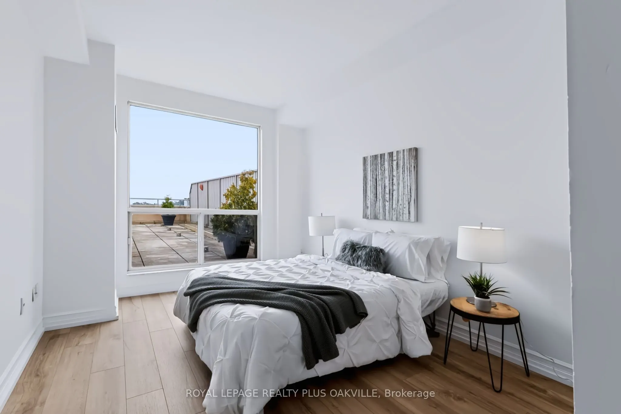 2511 Lakeshore Road W #712