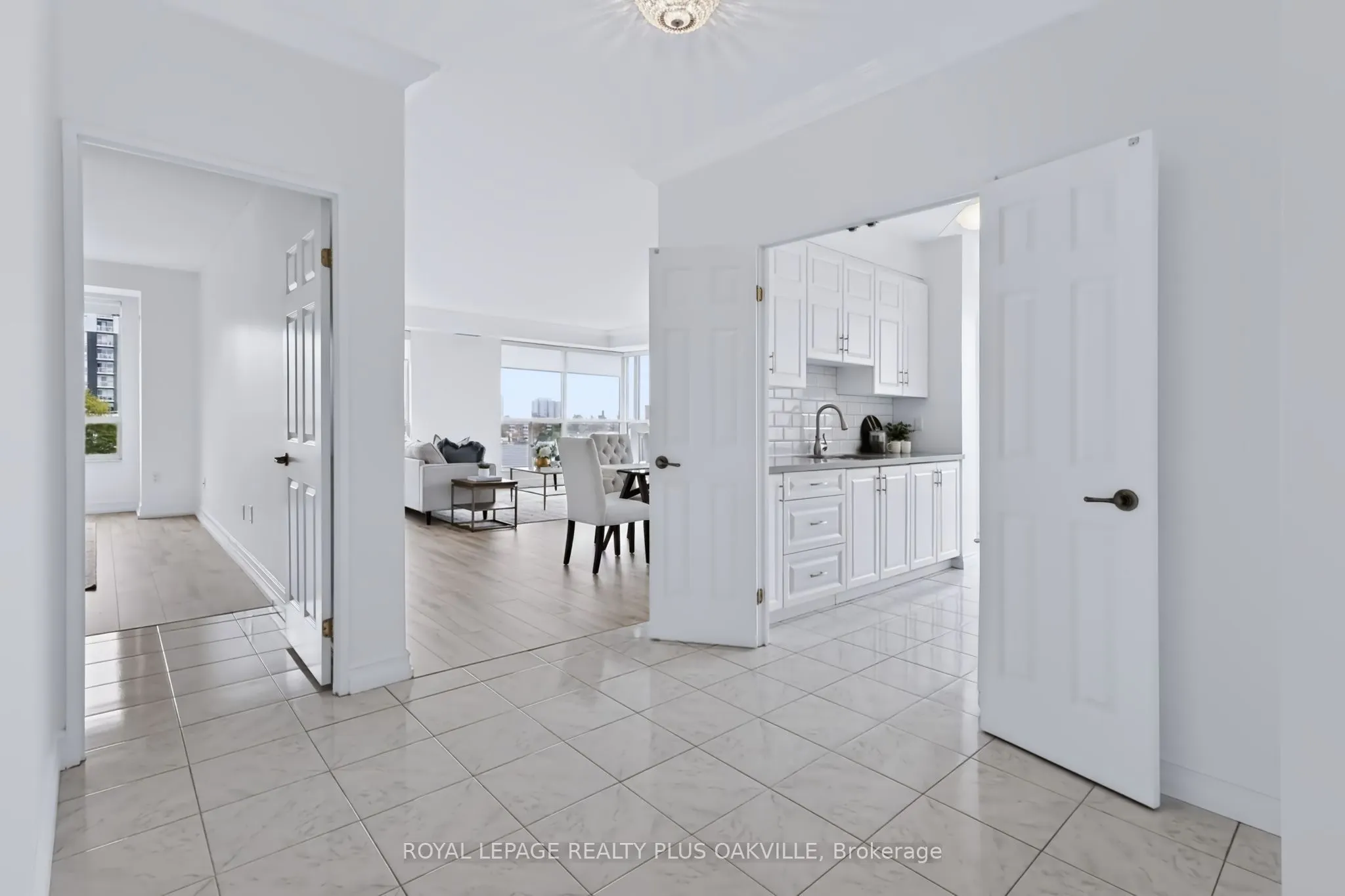 2511 Lakeshore Road W #712