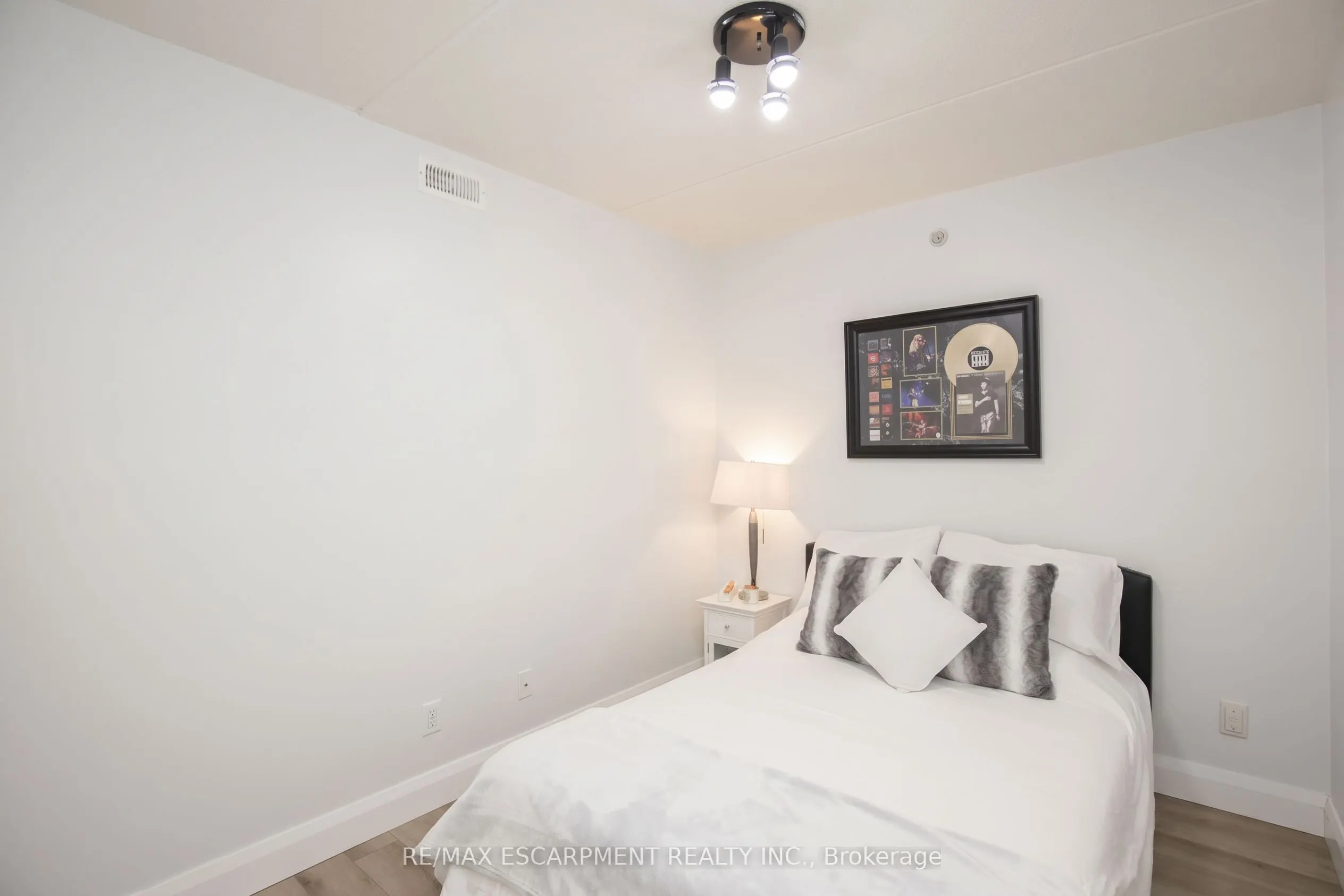 1480 Bishops Gate #207