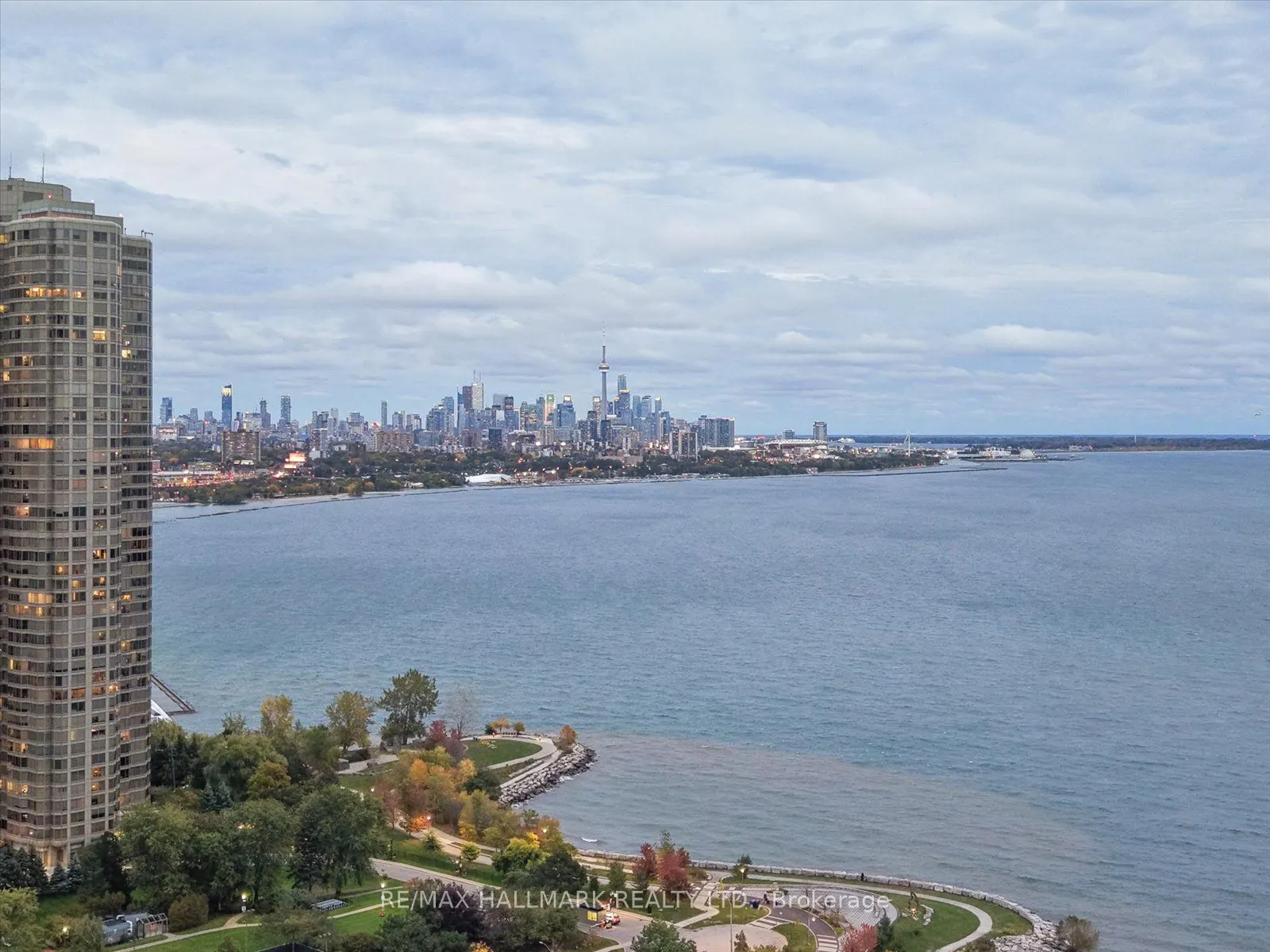 2087 Lake Shore Boulevard W #105