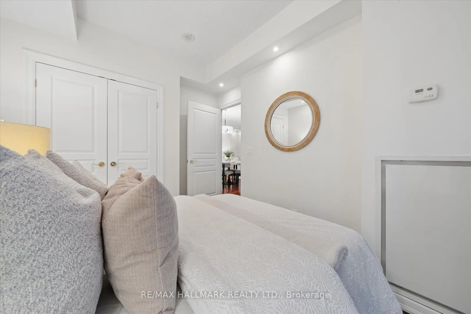 2087 Lake Shore Boulevard W #105