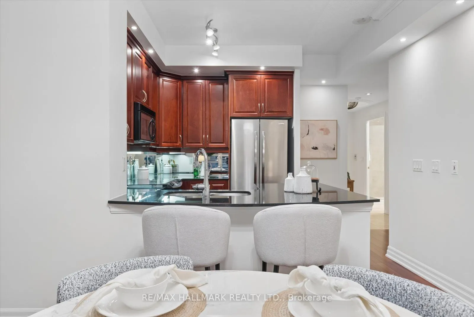 2087 Lake Shore Boulevard W #105