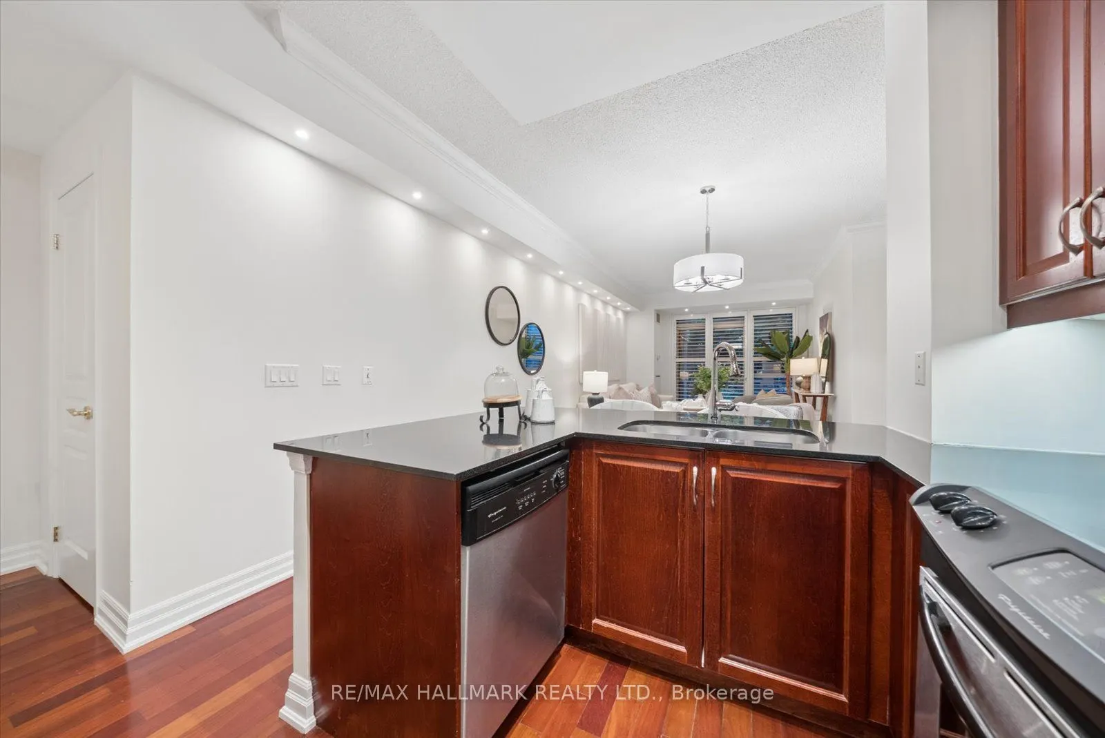 2087 Lake Shore Boulevard W #105