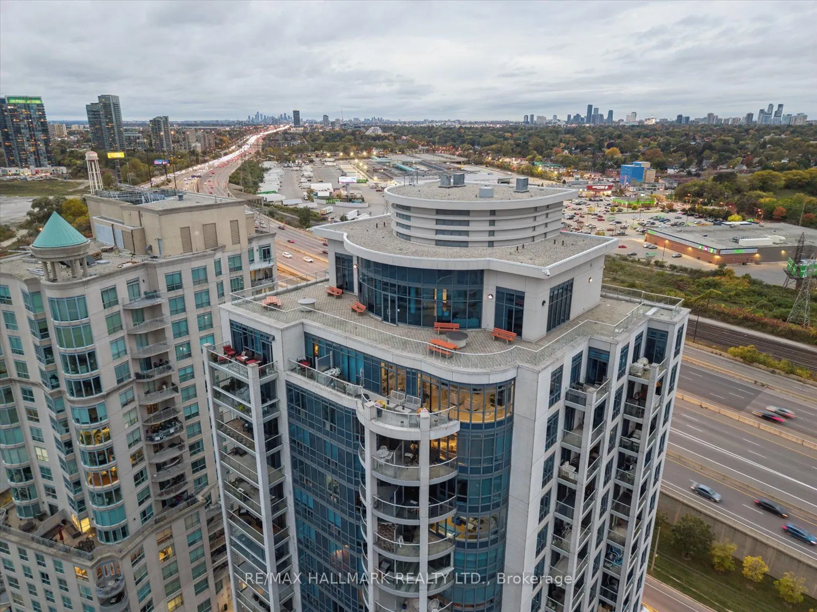 2087 Lake Shore Boulevard W #105