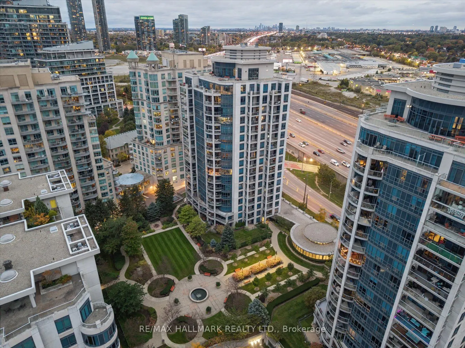 2087 Lake Shore Boulevard W #105