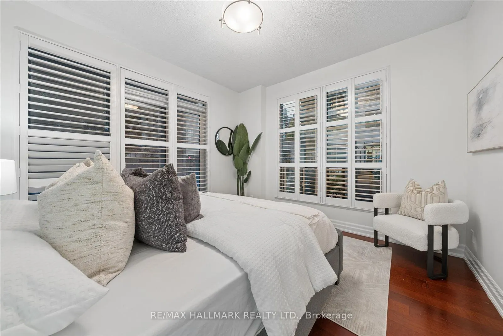 2087 Lake Shore Boulevard W #105