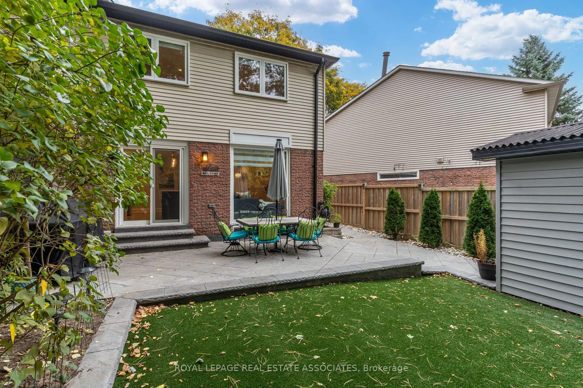 889 Sweetwater Crescent