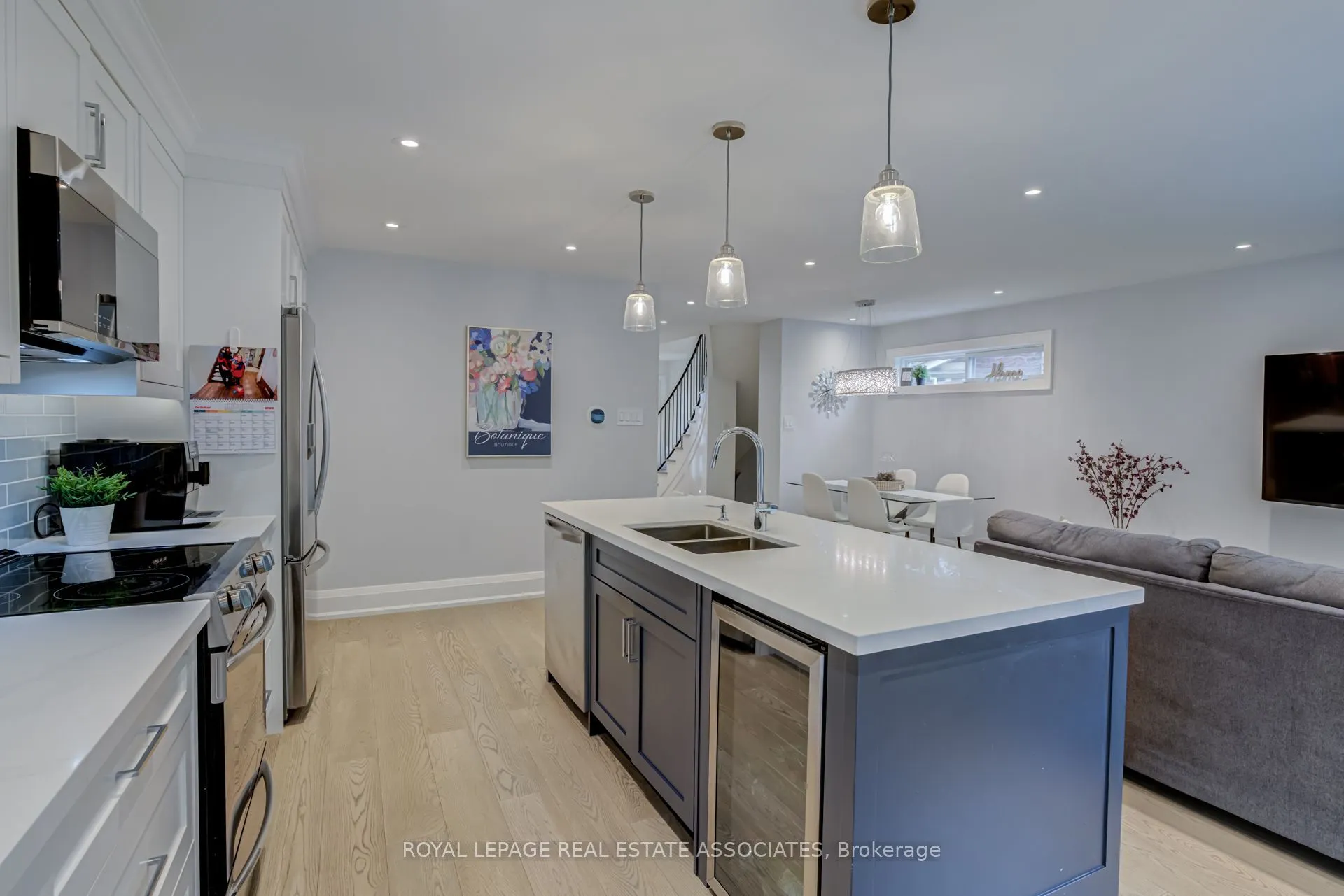 889 Sweetwater Crescent
