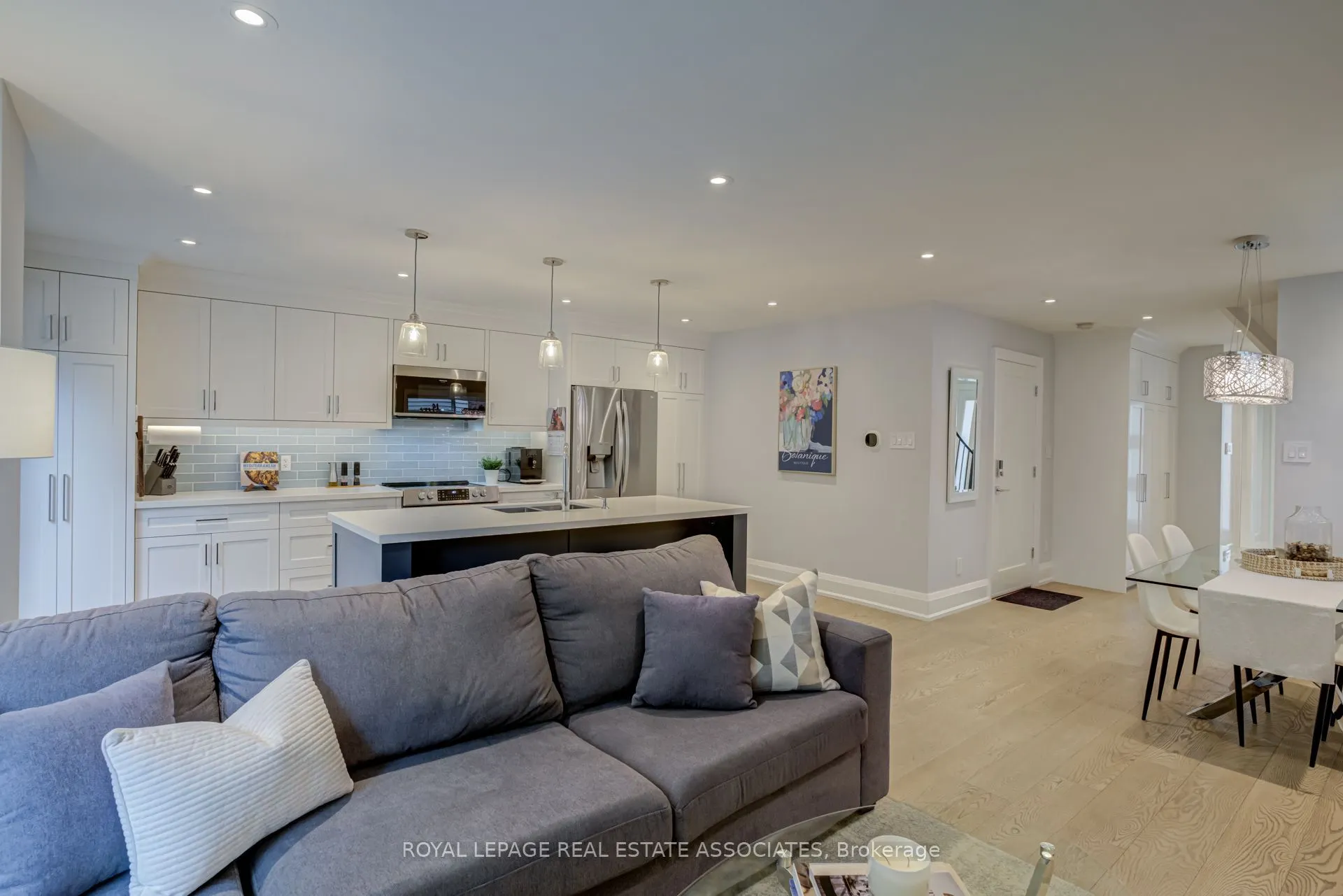 889 Sweetwater Crescent