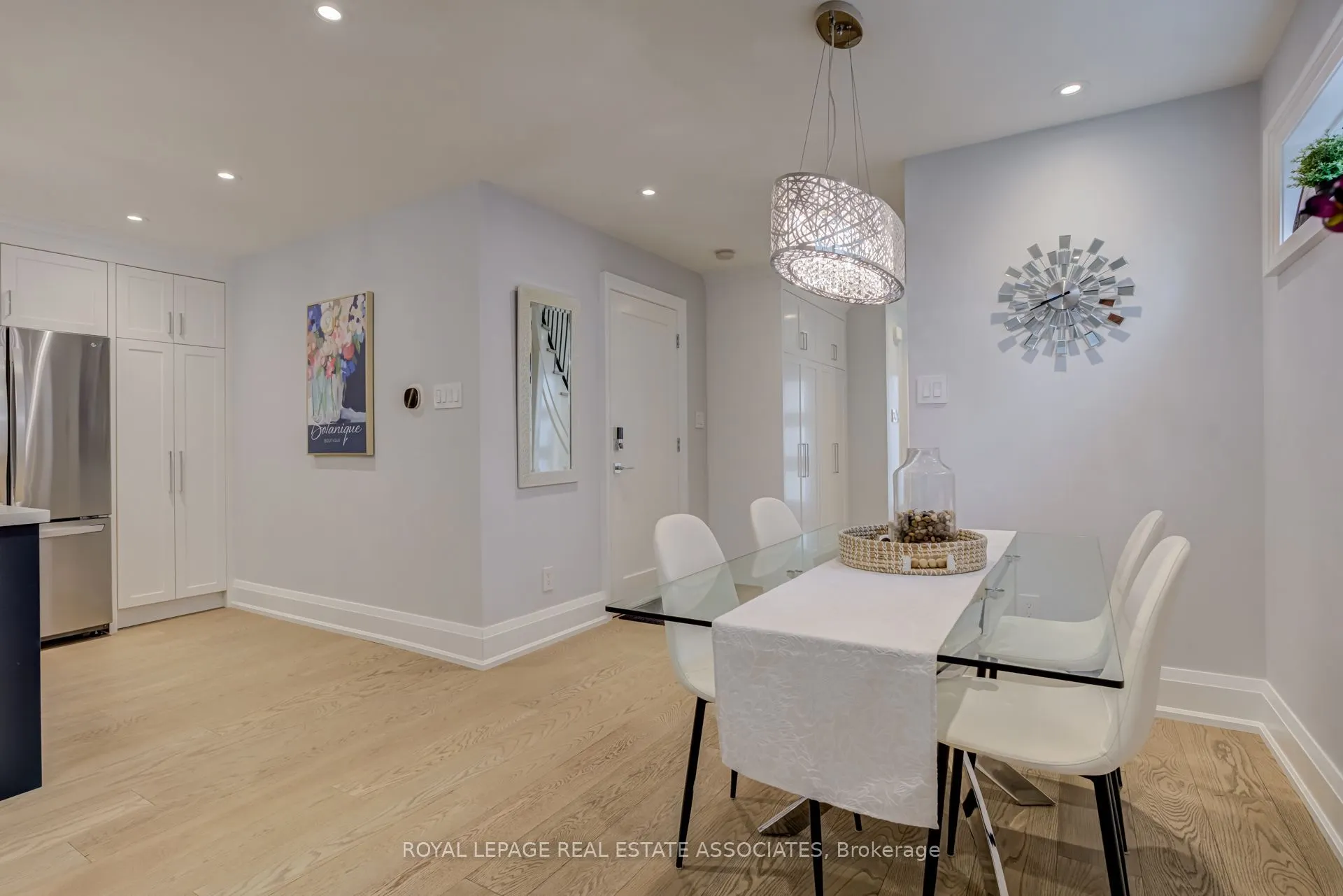 889 Sweetwater Crescent