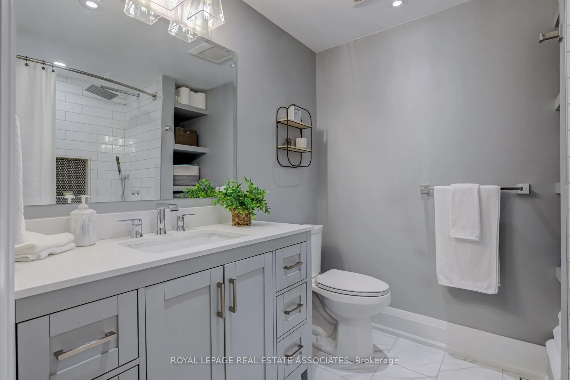 889 Sweetwater Crescent
