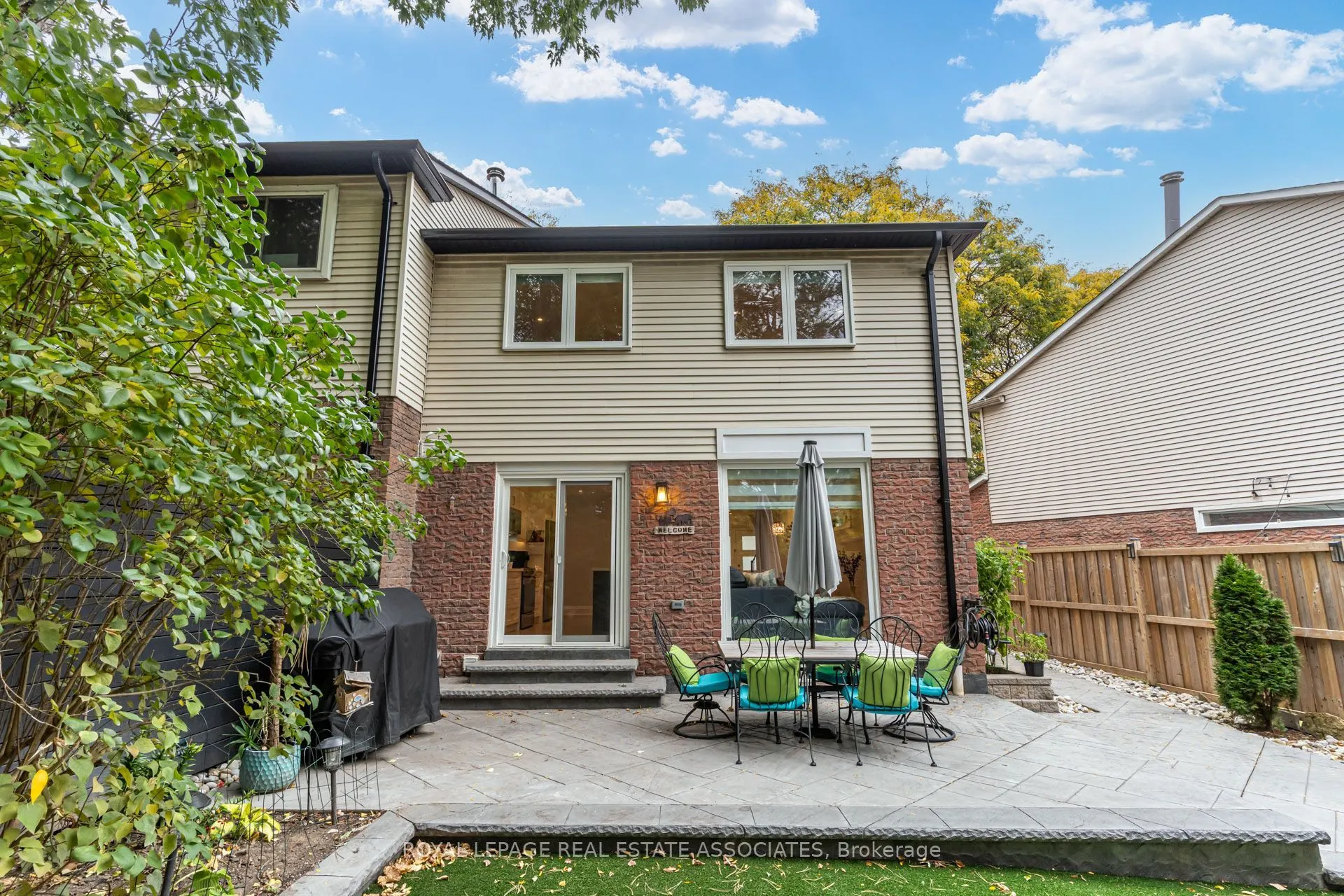 889 Sweetwater Crescent