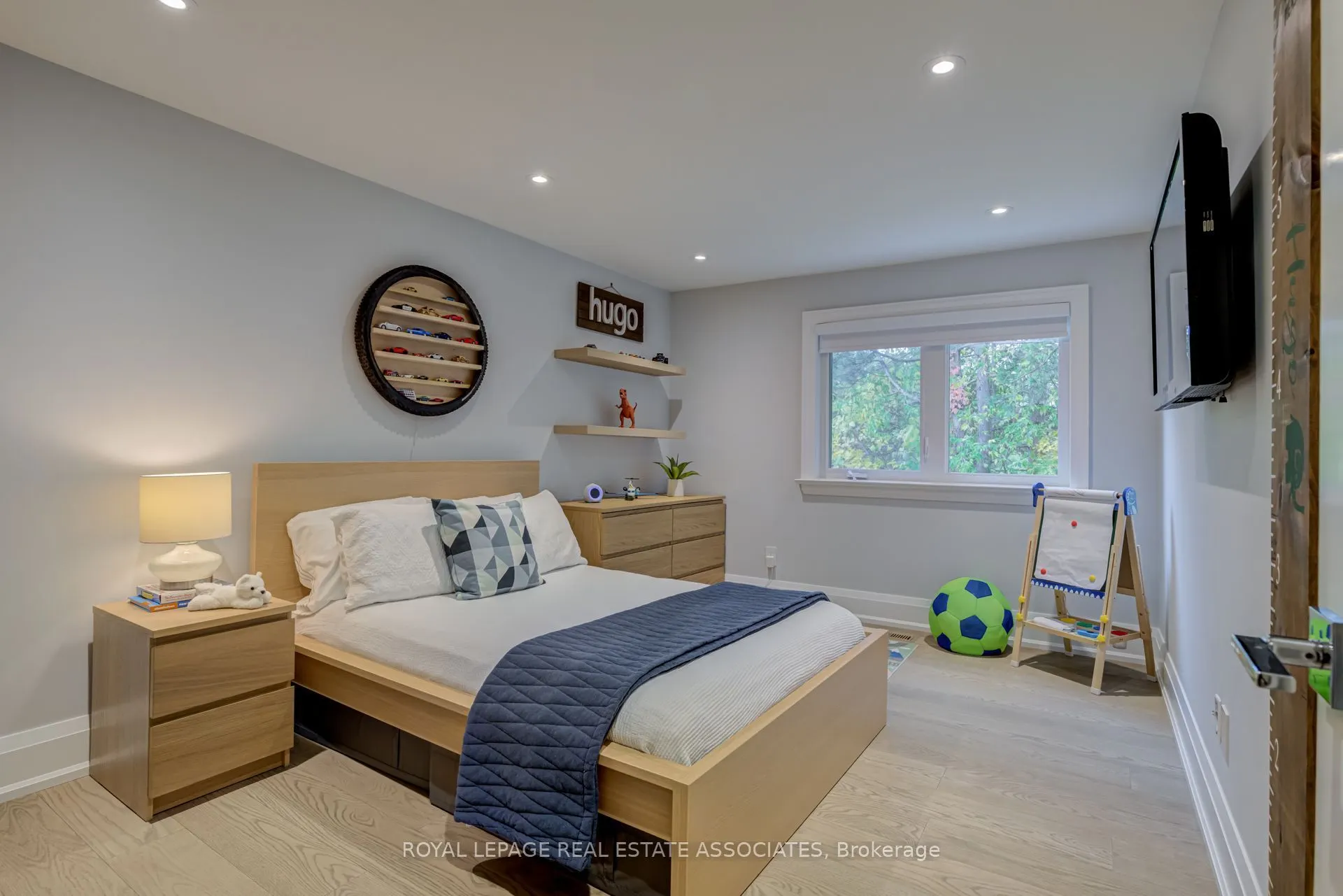 889 Sweetwater Crescent