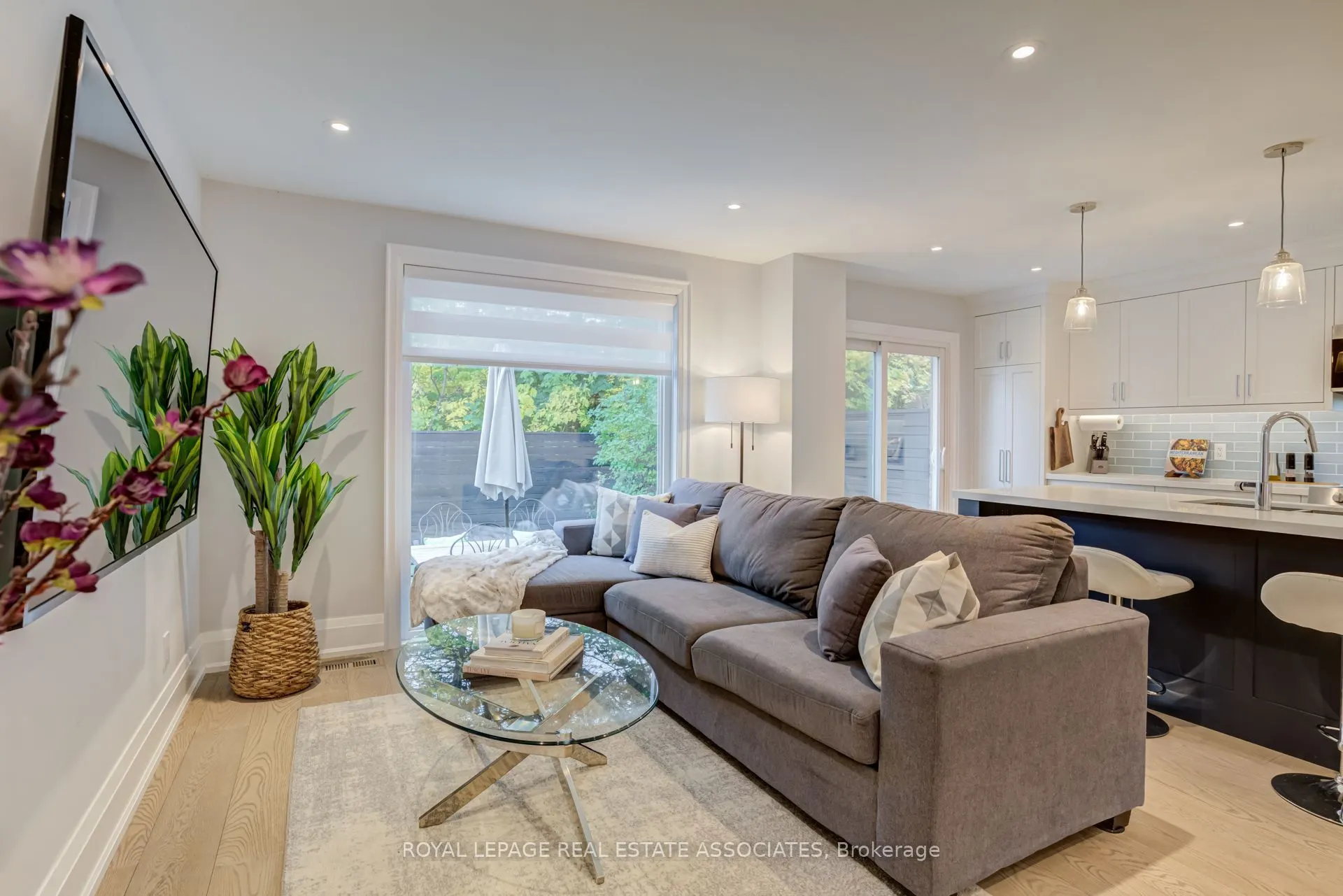 889 Sweetwater Crescent