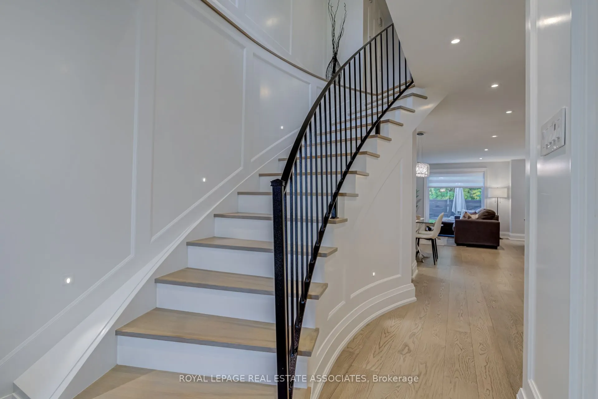 889 Sweetwater Crescent