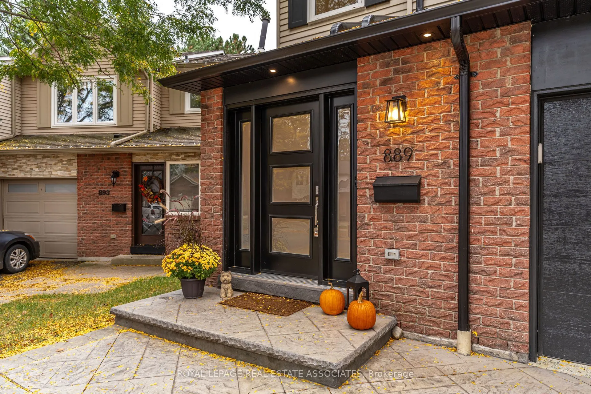 889 Sweetwater Crescent