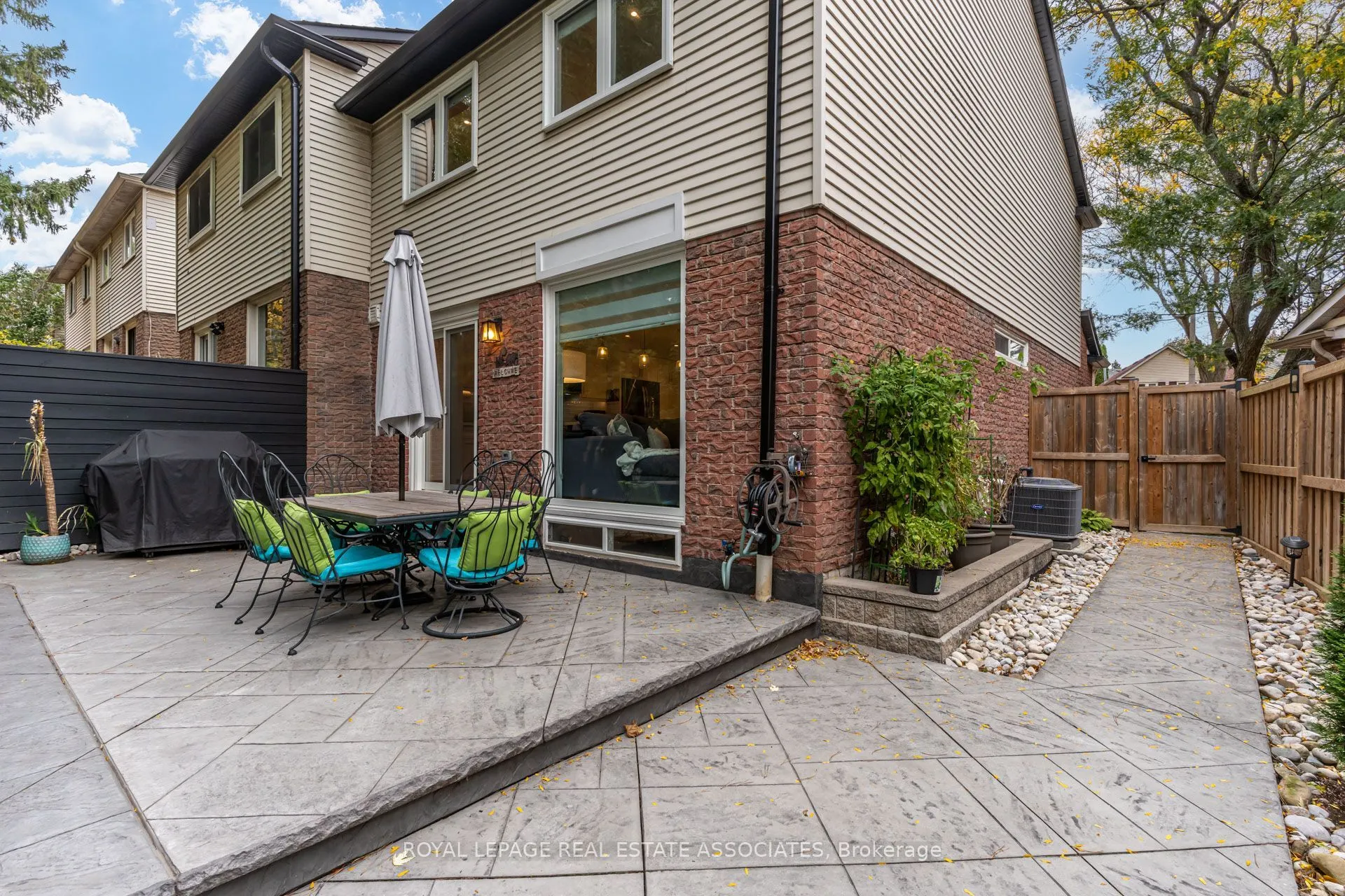 889 Sweetwater Crescent